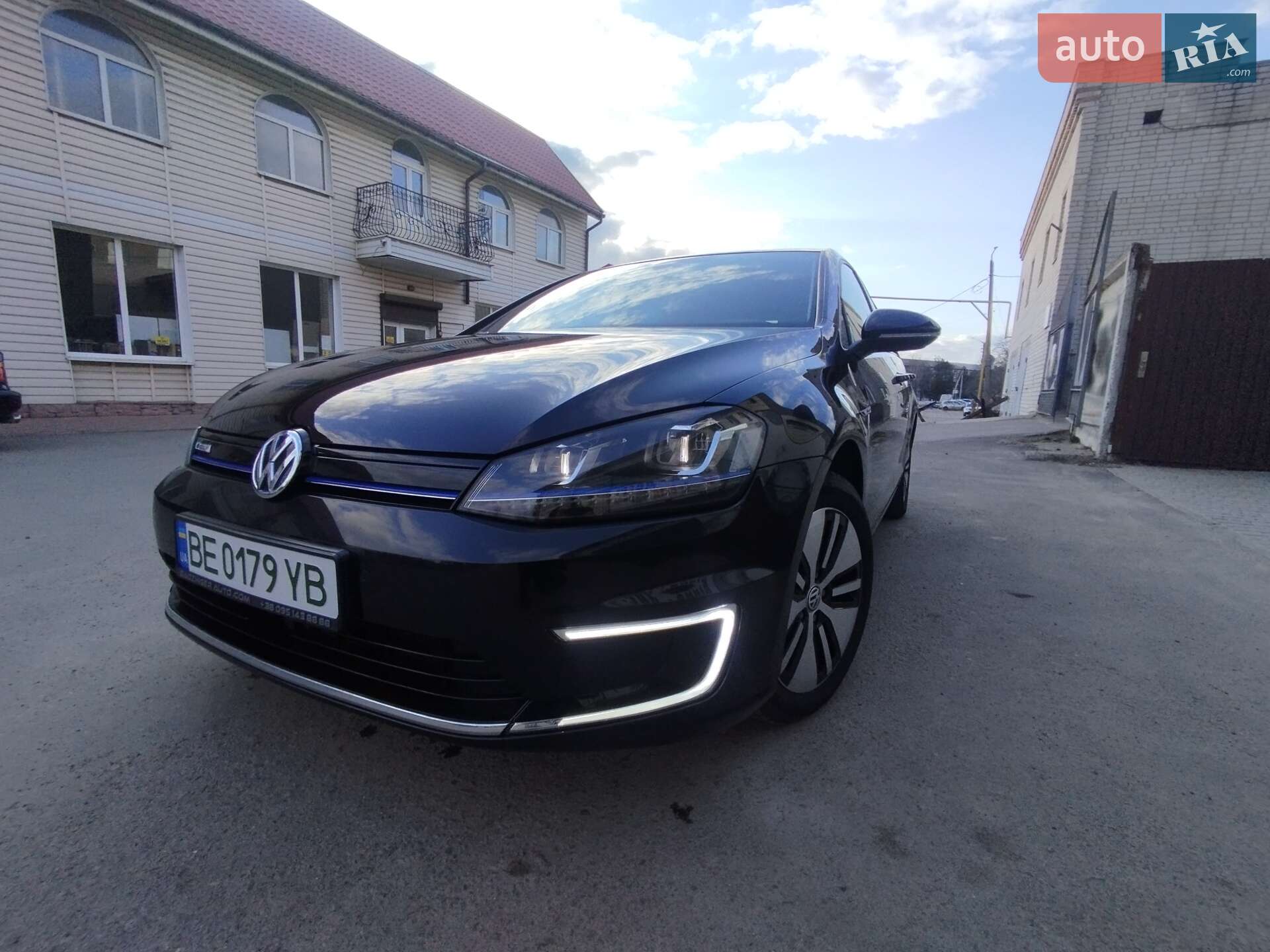 VOLKSWAGEN E-GOLF 2016