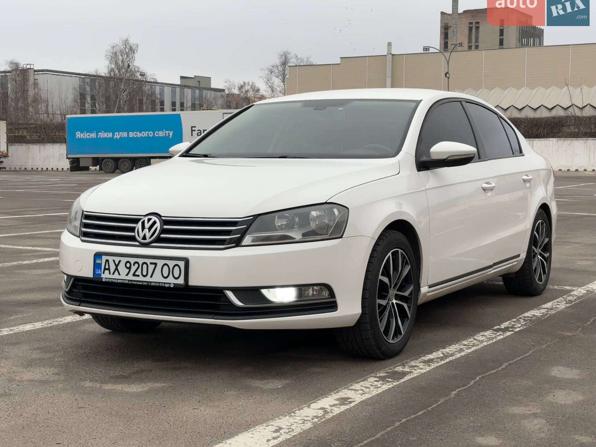 VOLKSWAGEN PASSAT 2012