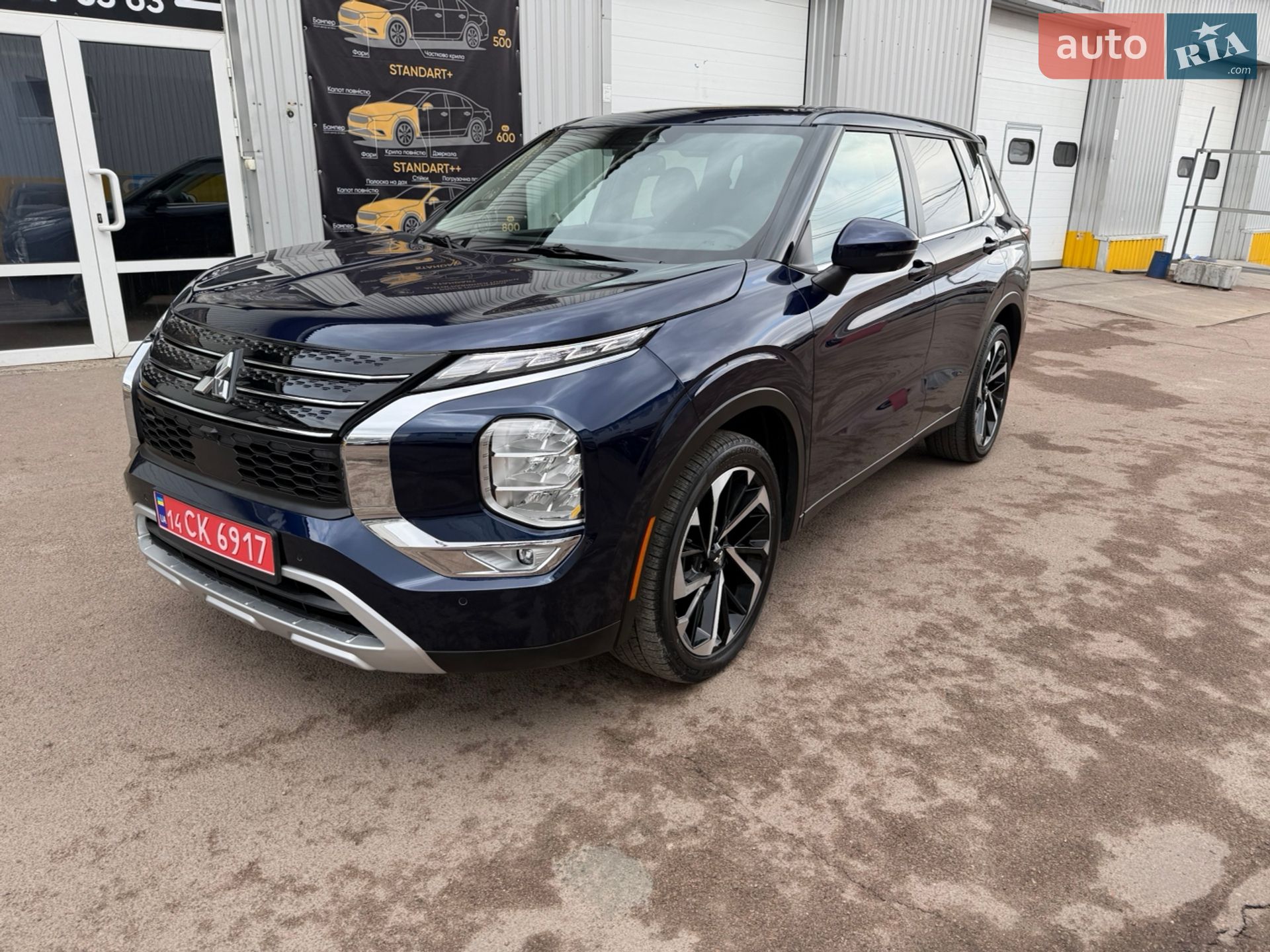 Головне фото звіту автомобіля MITSUBISHI OUTLANDER 2023