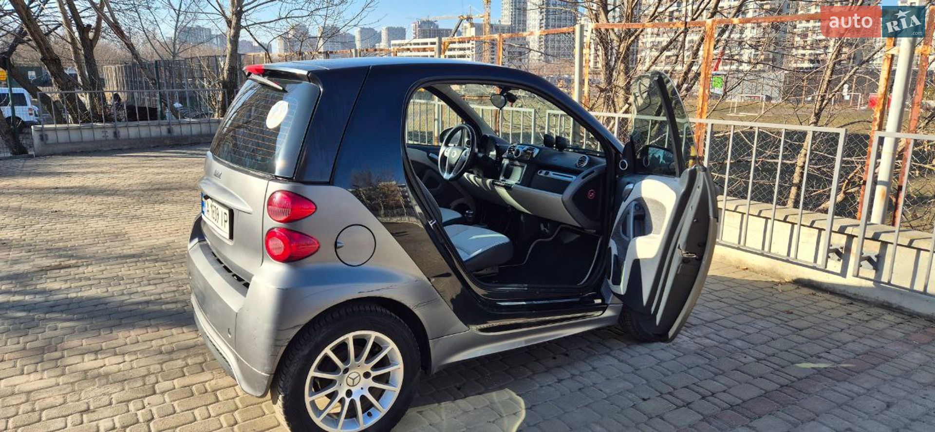 Головне фото звіту автомобіля SMART FORTWO 2012