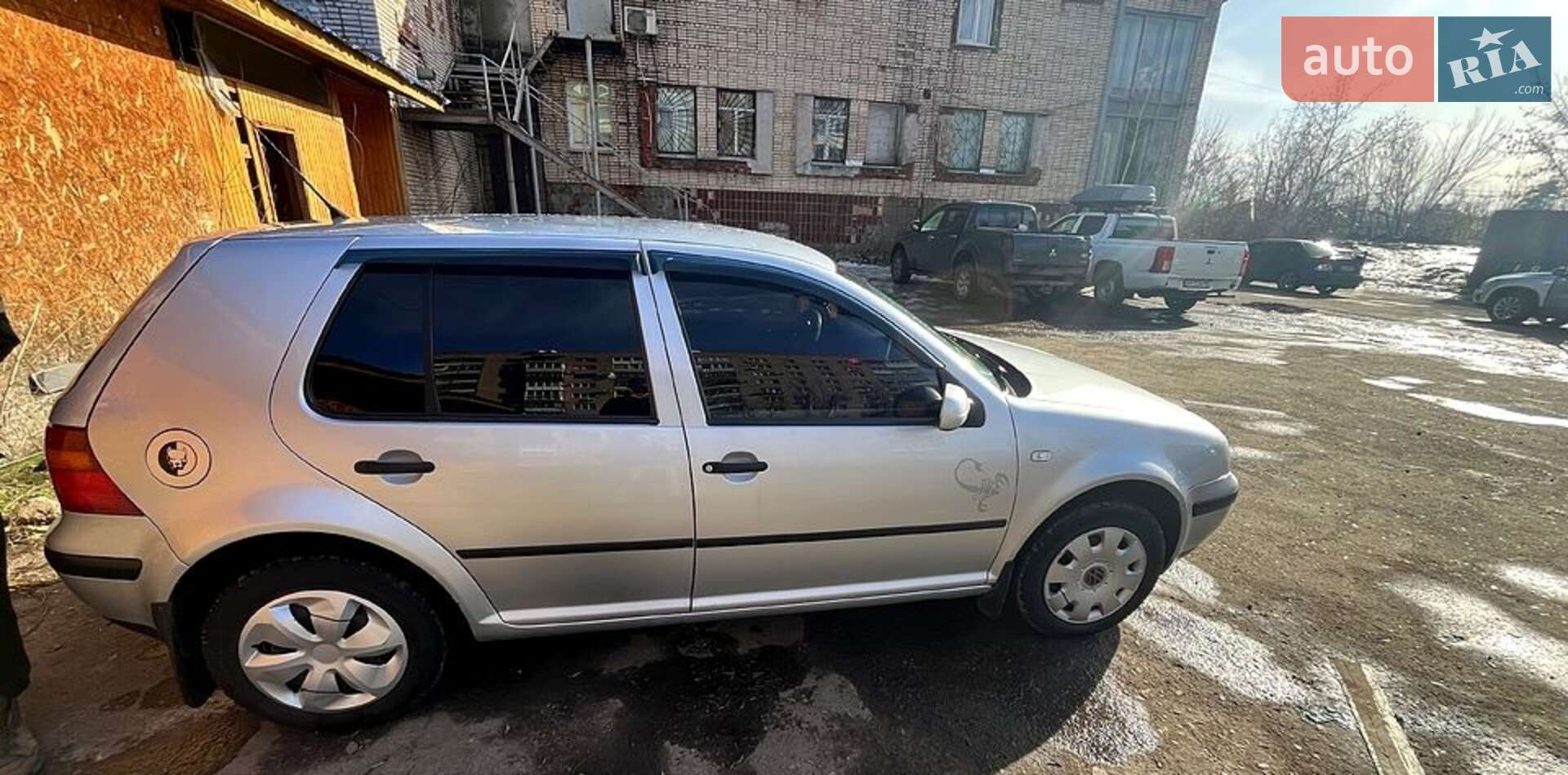 VOLKSWAGEN GOLF 2003