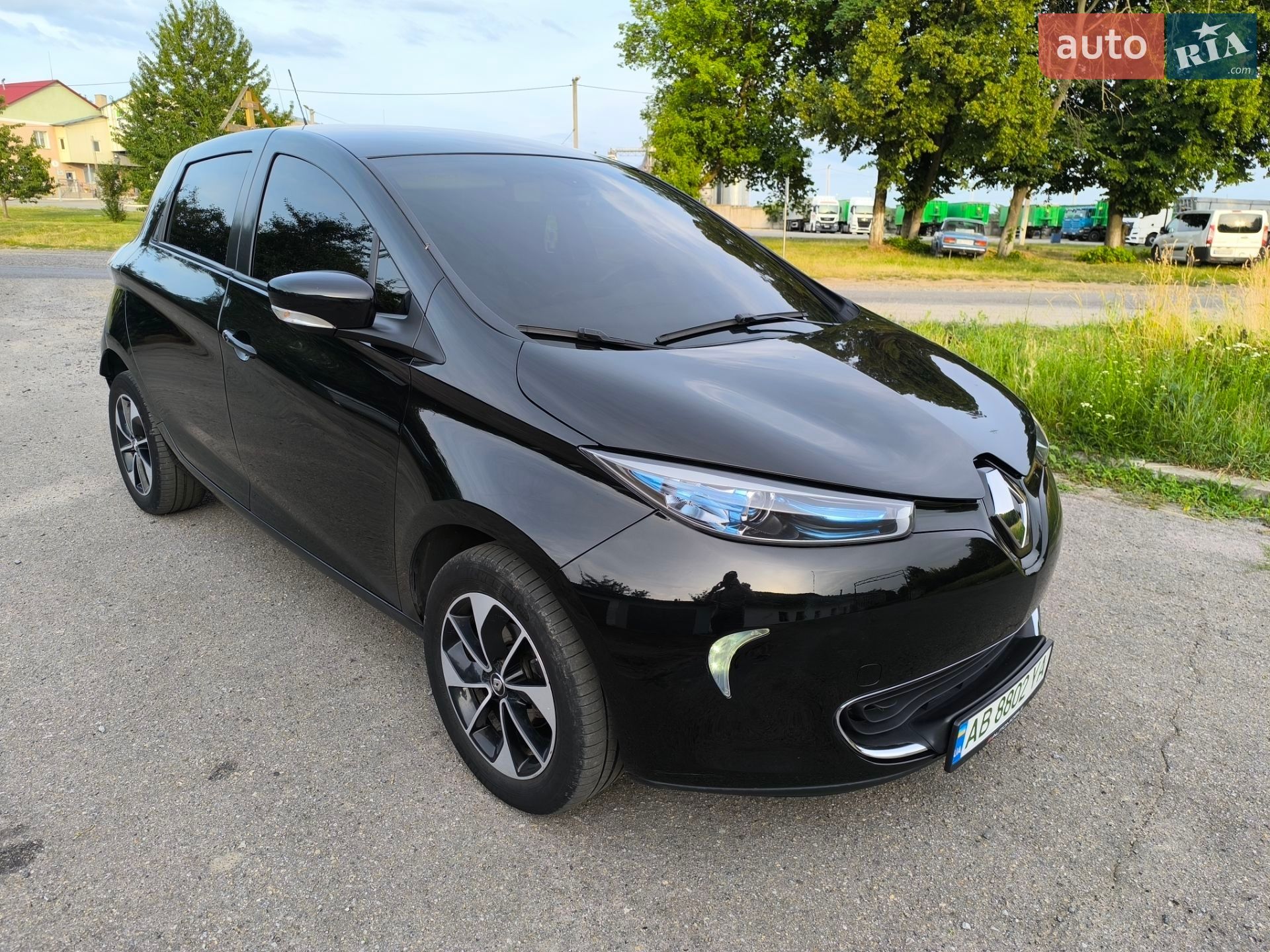 Головне фото звіту автомобіля RENAULT ZOE 2017