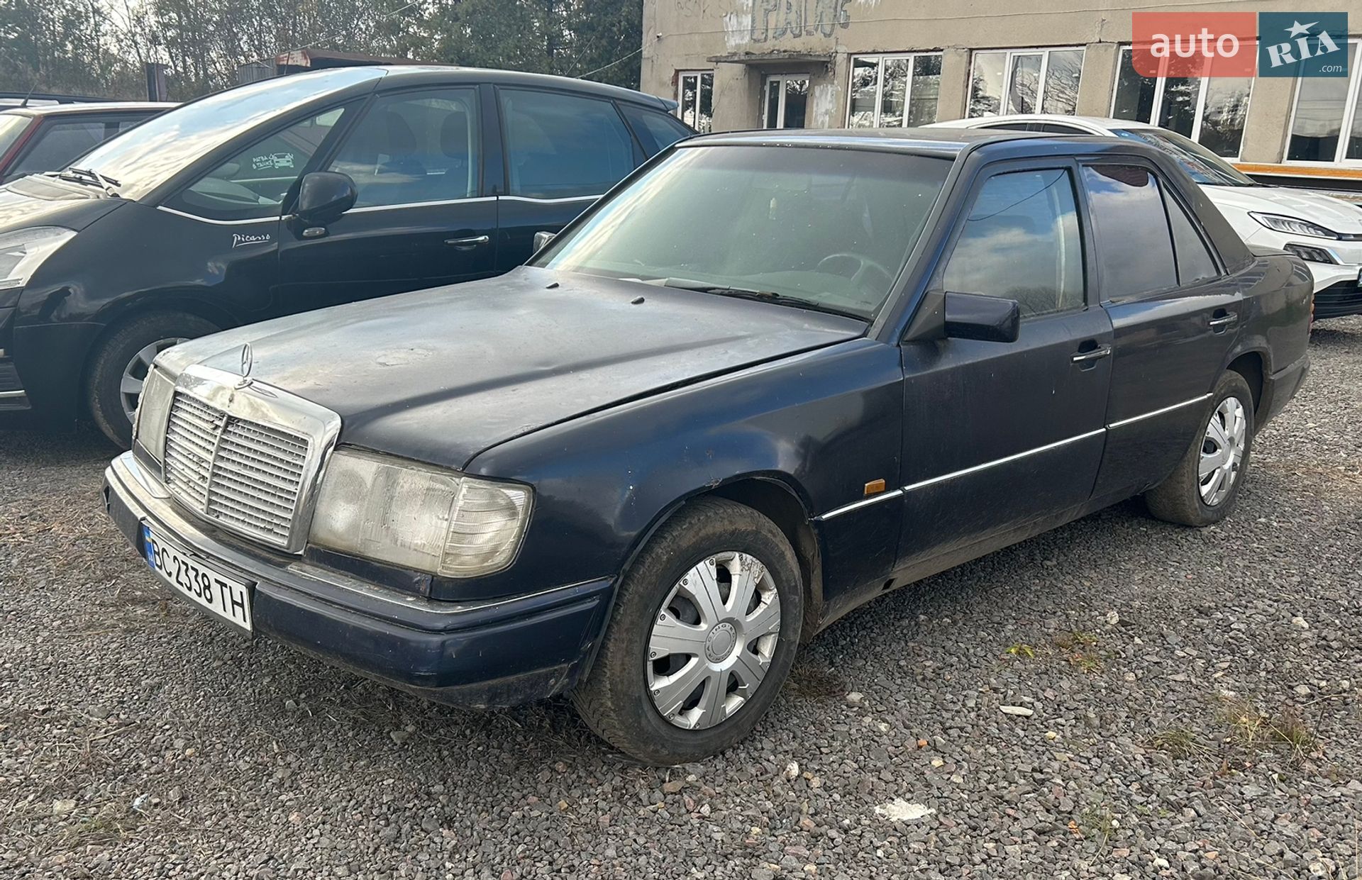 MERCEDES-BENZ E 200 1987