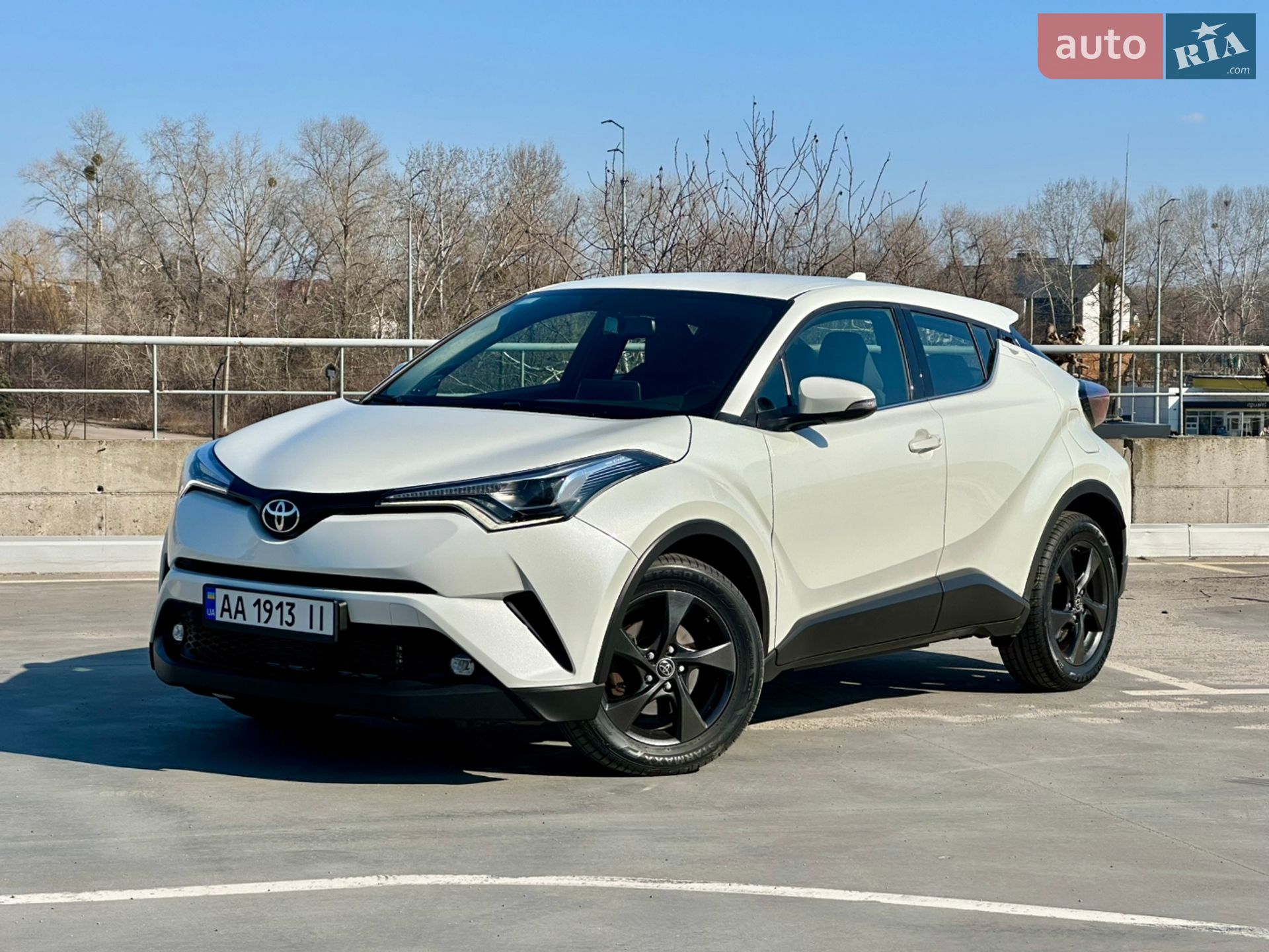 Головне фото звіту автомобіля TOYOTA C-HR 2018