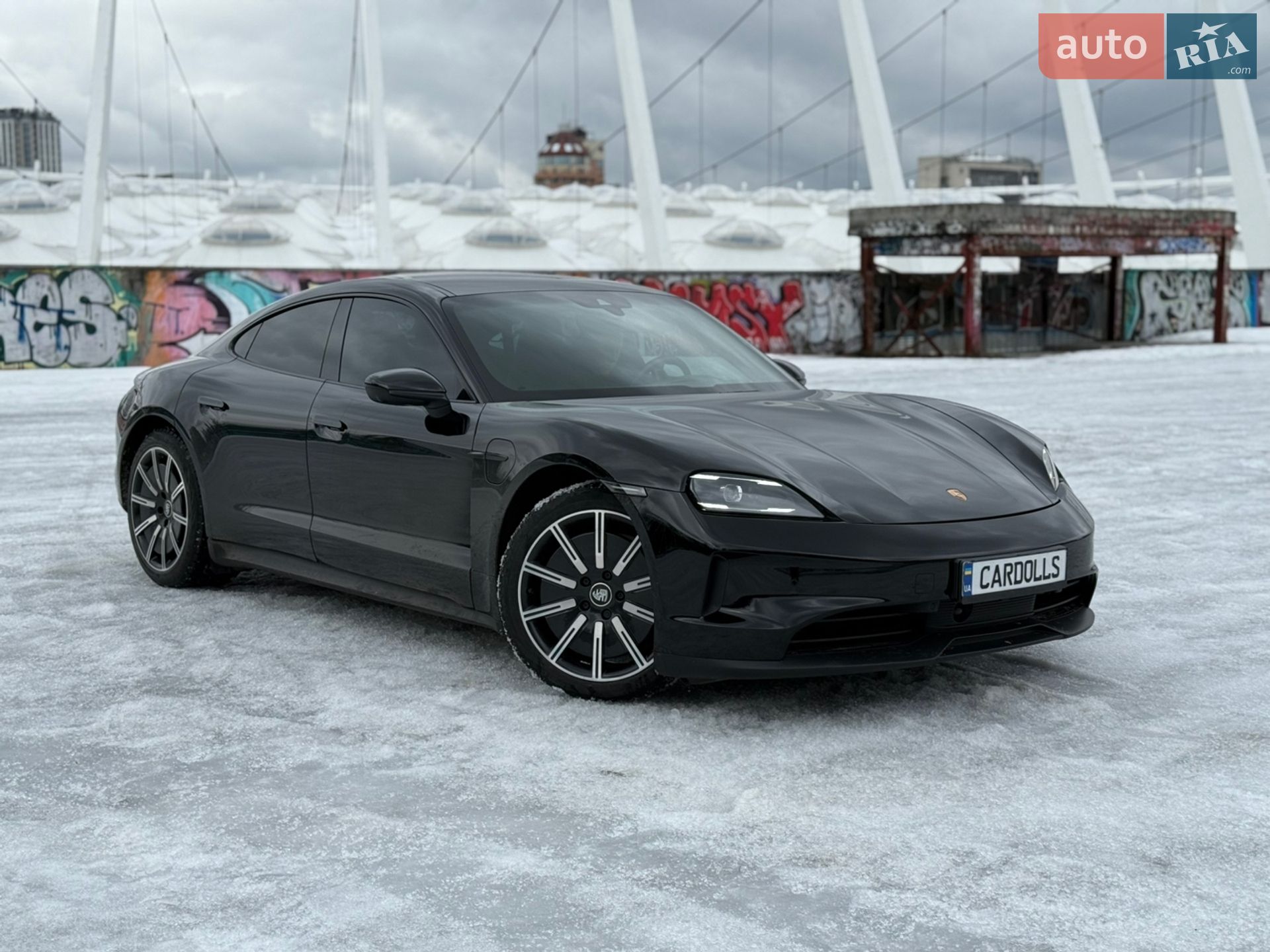 PORSCHE TAYCAN 2024