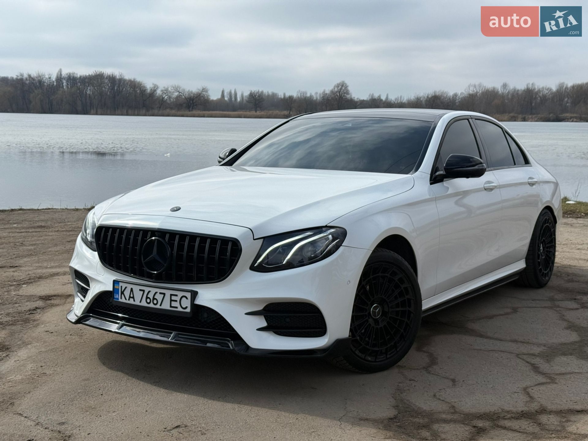 MERCEDES-BENZ E 220 D
