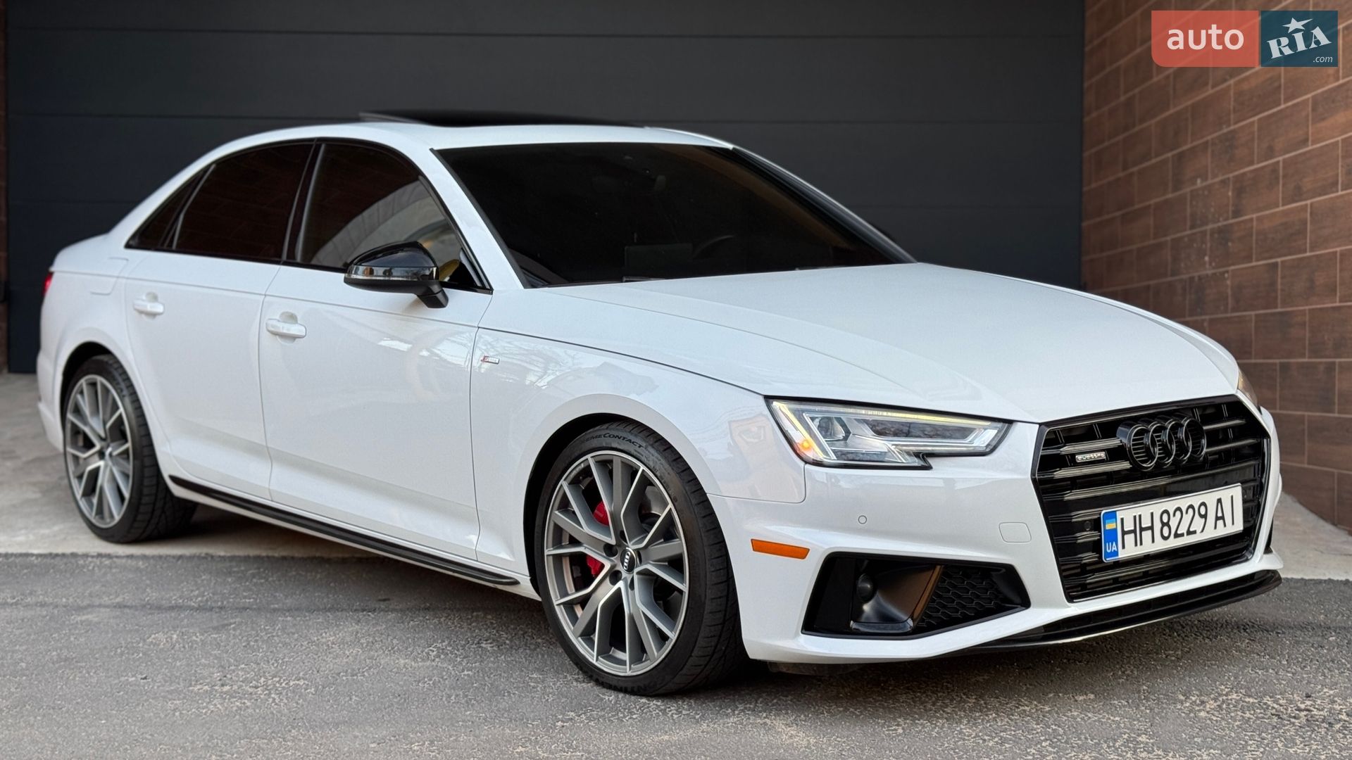 Головне фото звіту автомобіля AUDI A4 2019