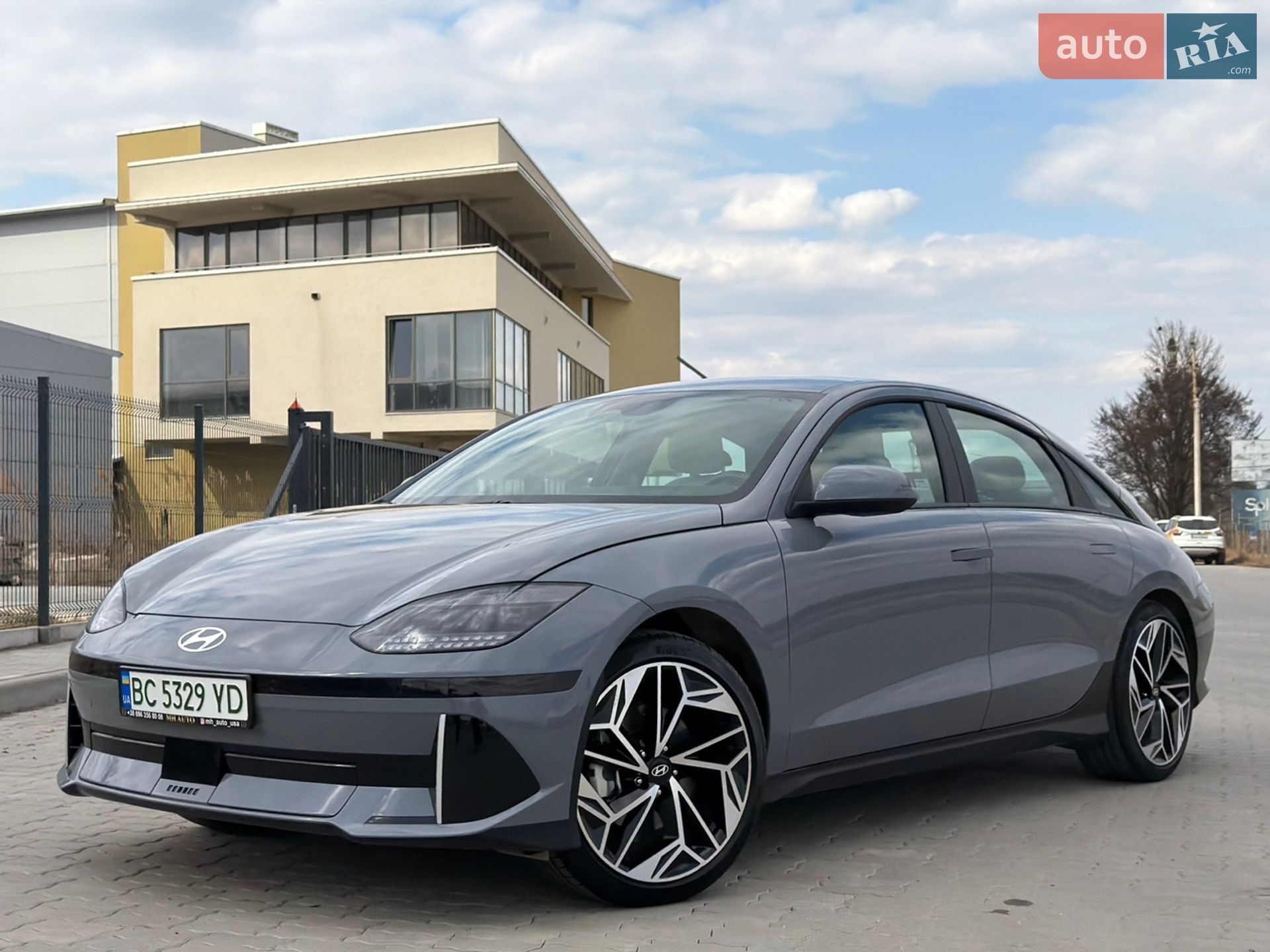 Головне фото звіту автомобіля HYUNDAI IONIQ 6 2023