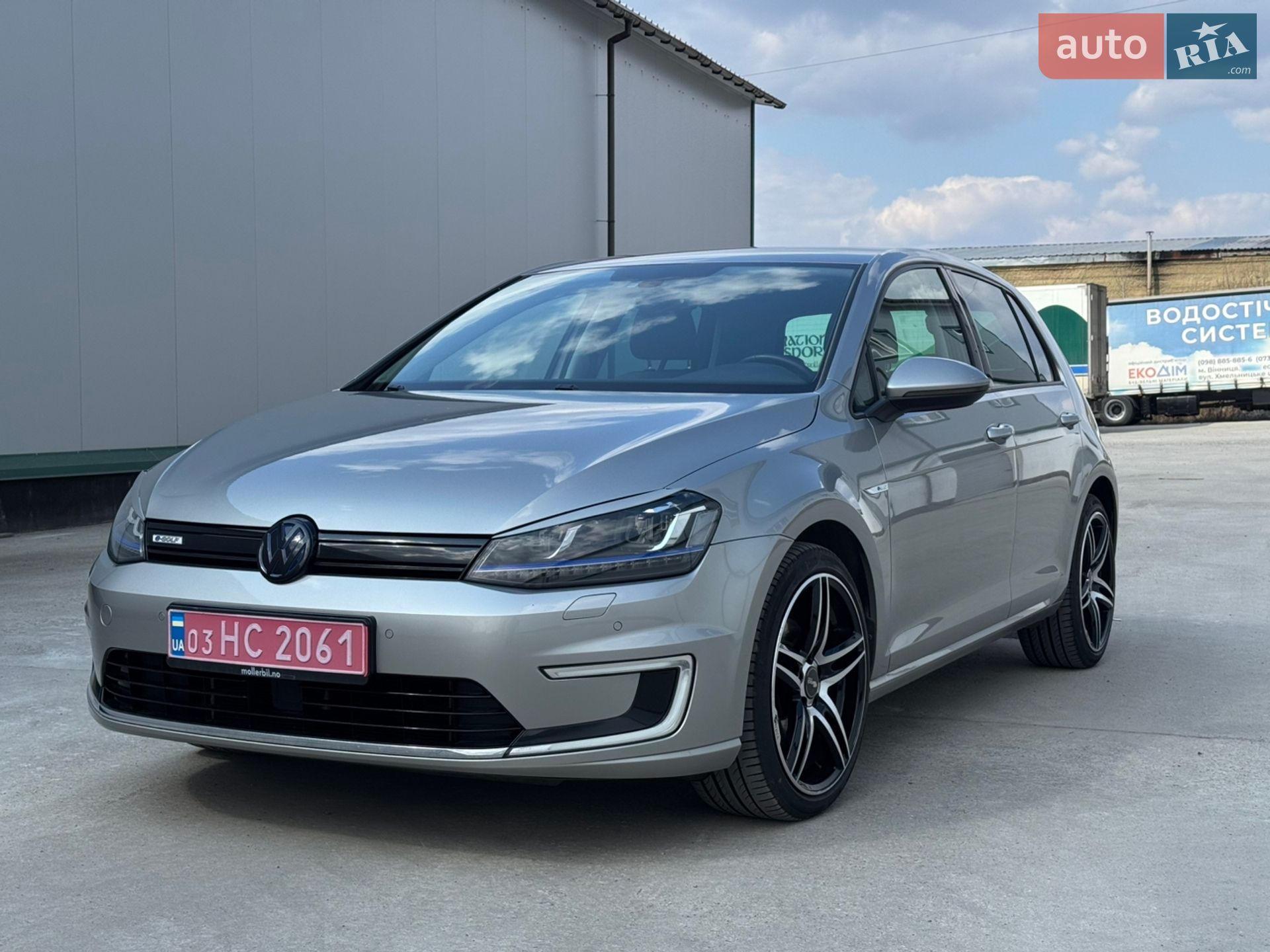 VOLKSWAGEN E-GOLF 2016
