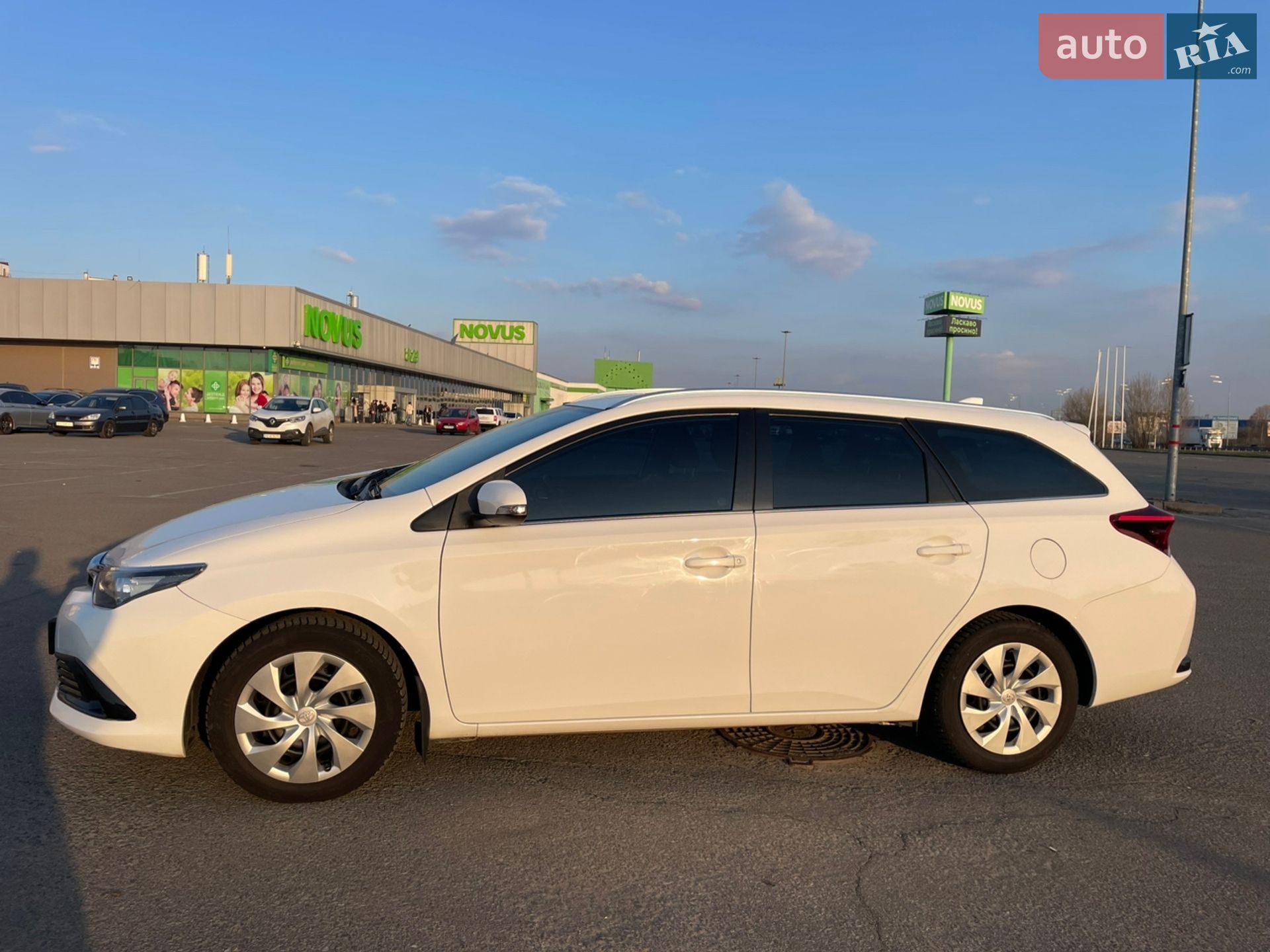 TOYOTA AURIS 2016