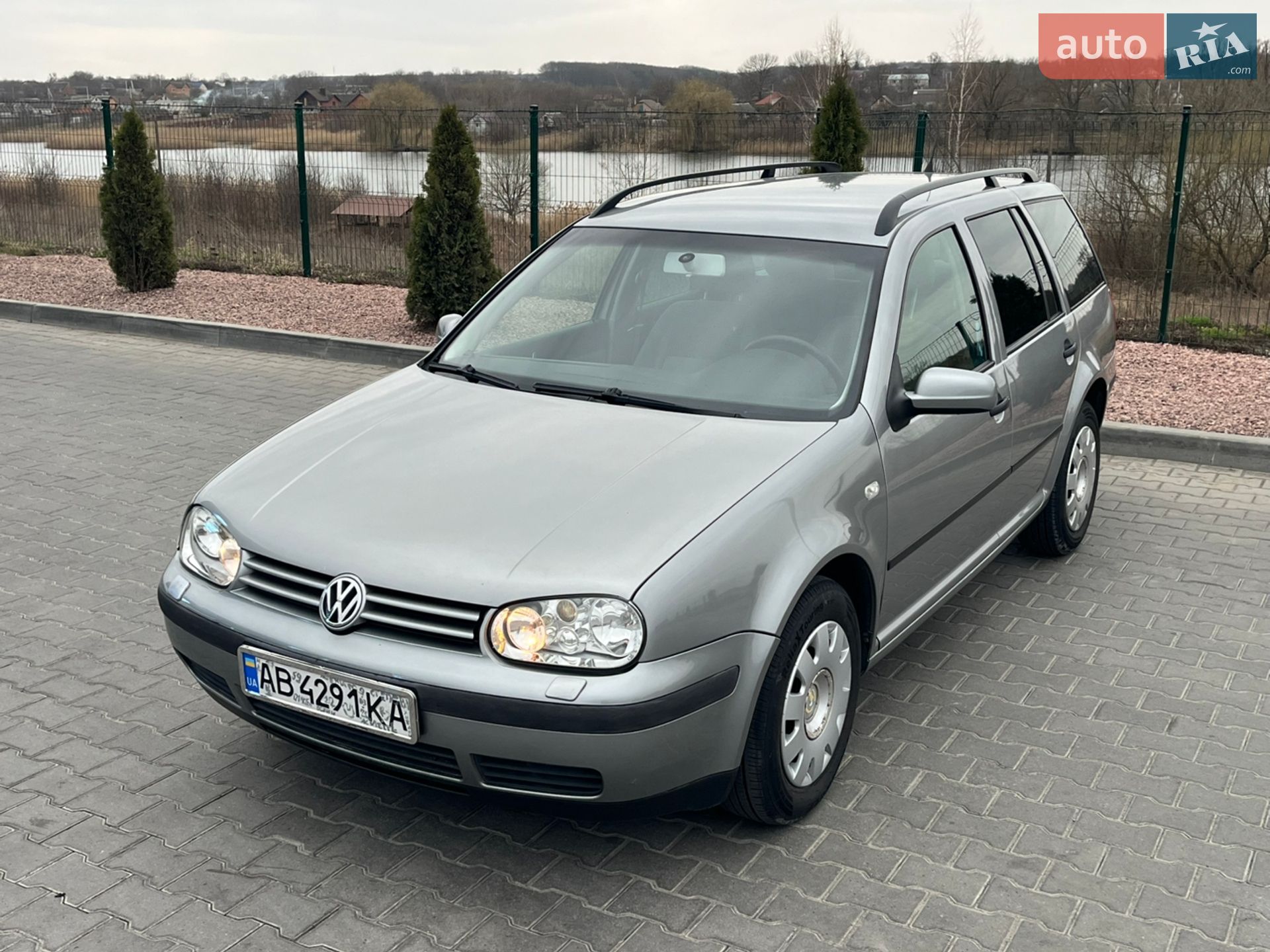 VOLKSWAGEN GOLF 2003