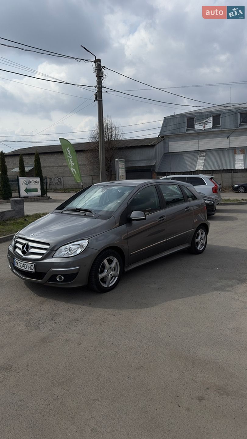MERCEDES-BENZ B 200 2011
