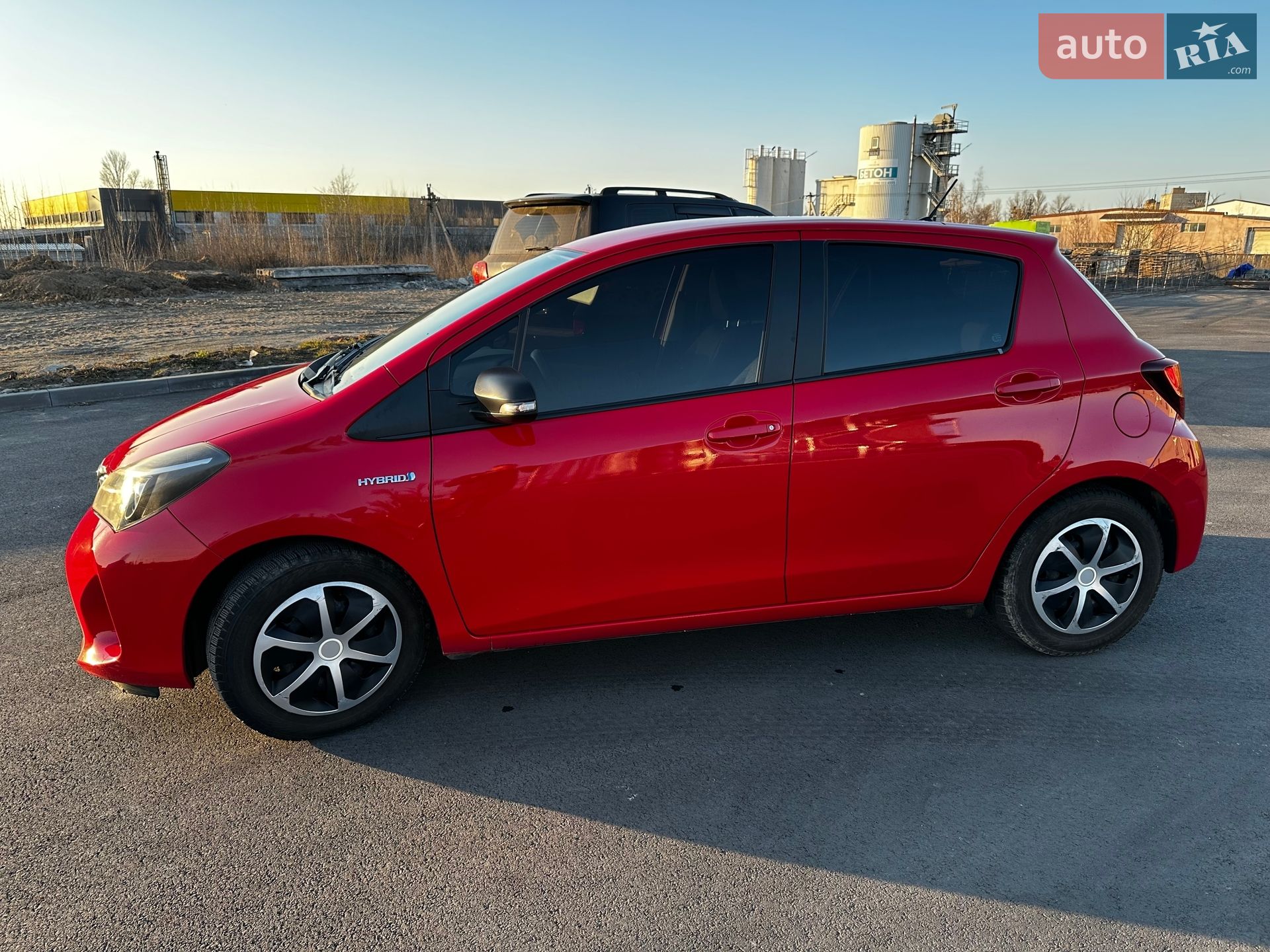 TOYOTA YARIS HYBRID 2015