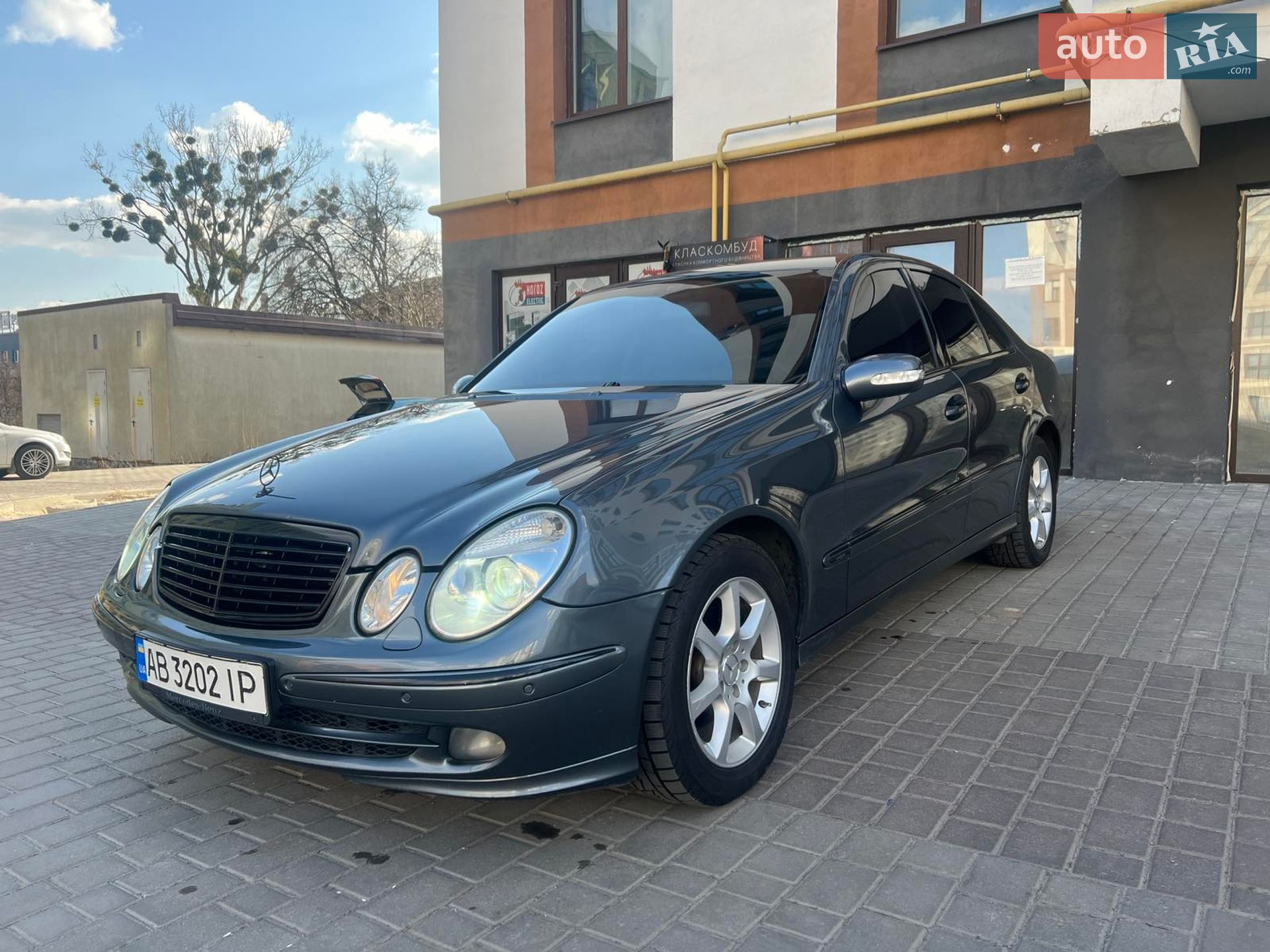Головне фото звіту автомобіля MERCEDES-BENZ E 320 2006