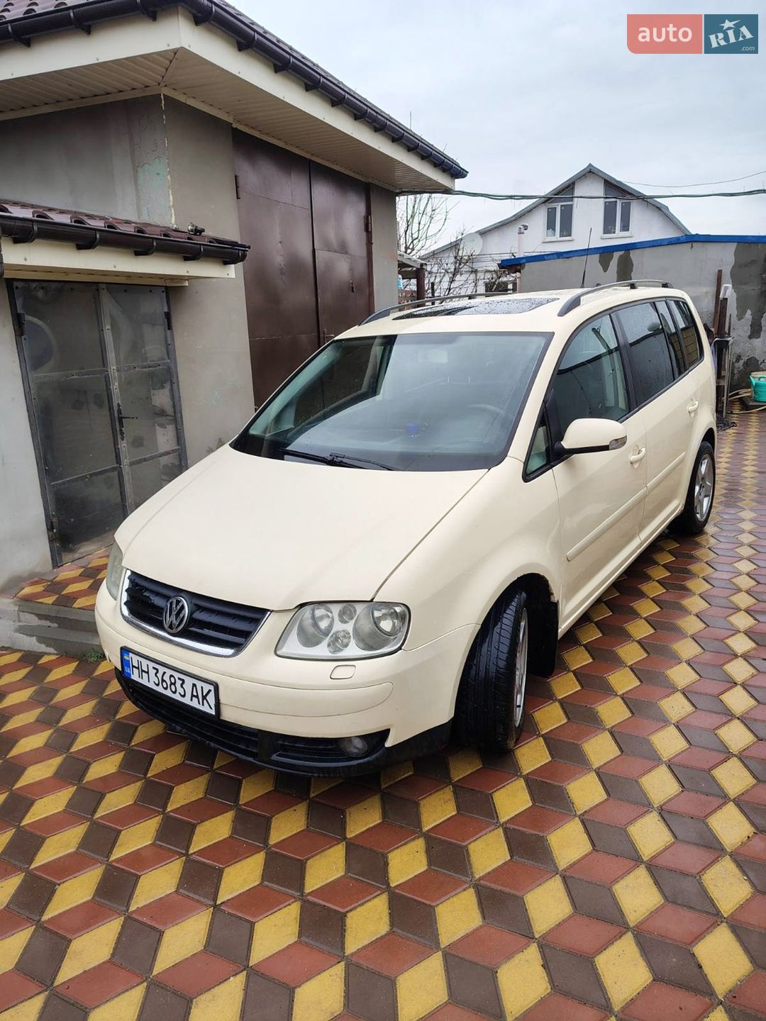 VOLKSWAGEN TOURAN 2004