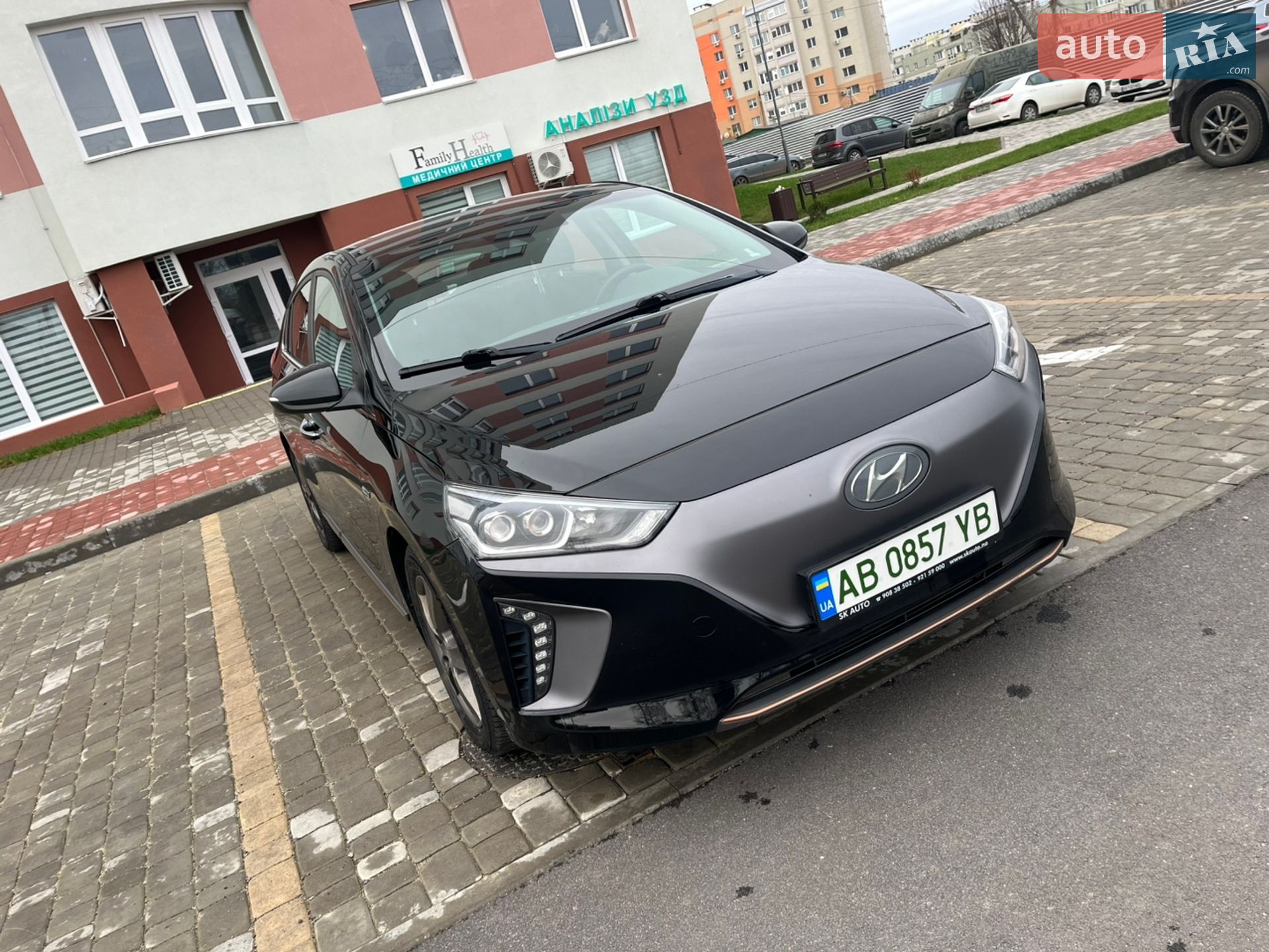 Головне фото звіту автомобіля HYUNDAI IONIQ 2017