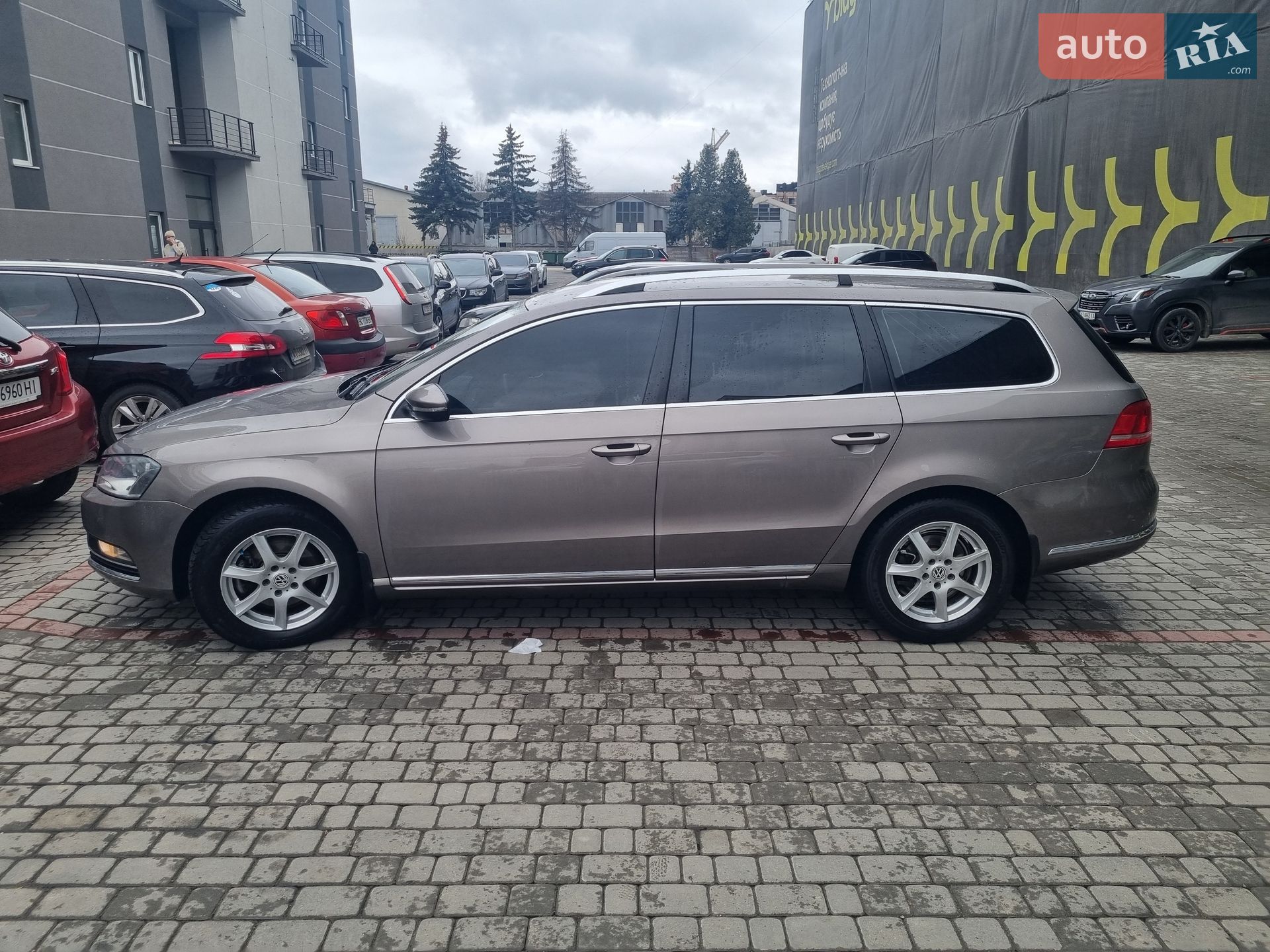 VOLKSWAGEN PASSAT 2011