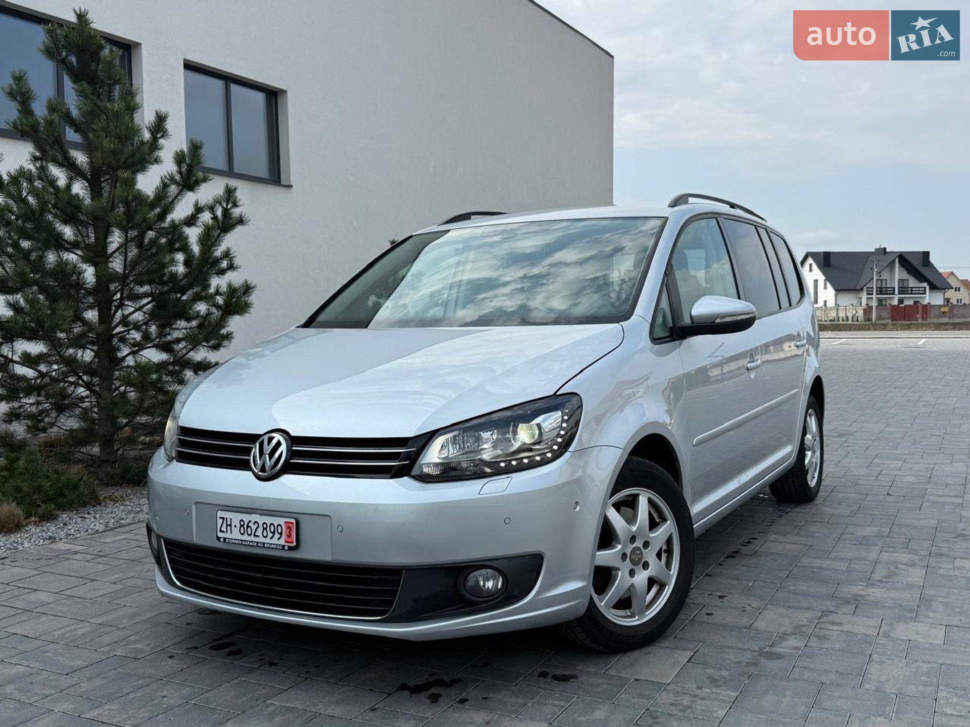 VOLKSWAGEN TOURAN 2012