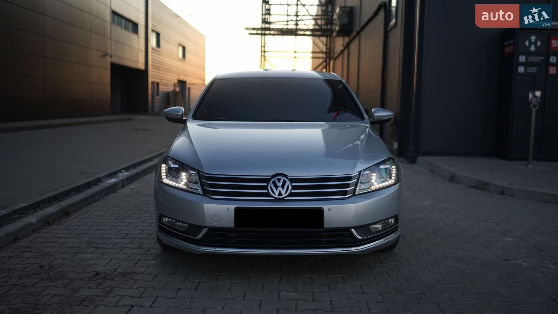 VOLKSWAGEN PASSAT 2012