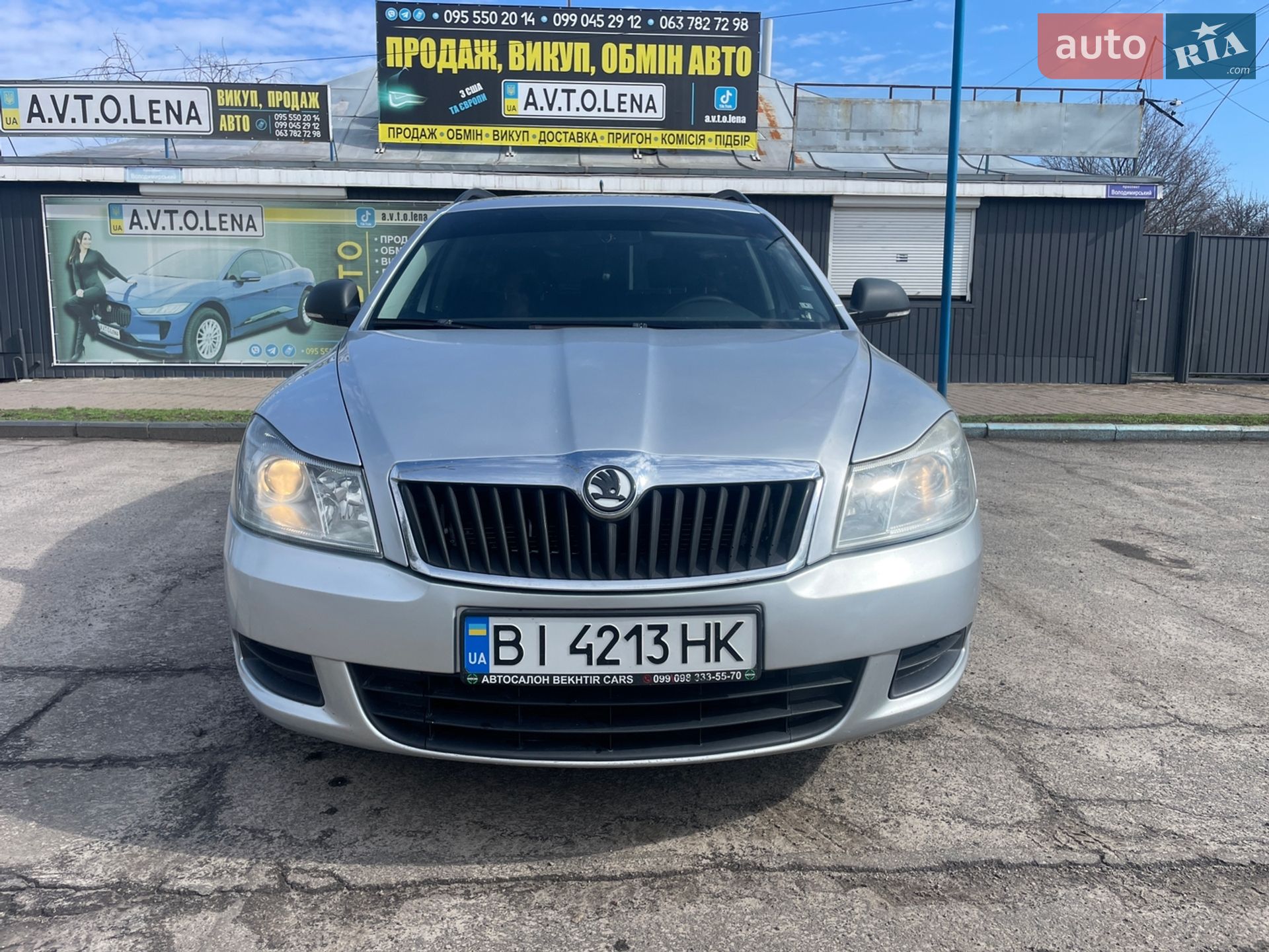 Головне фото звіту автомобіля SKODA OCTAVIA 2012