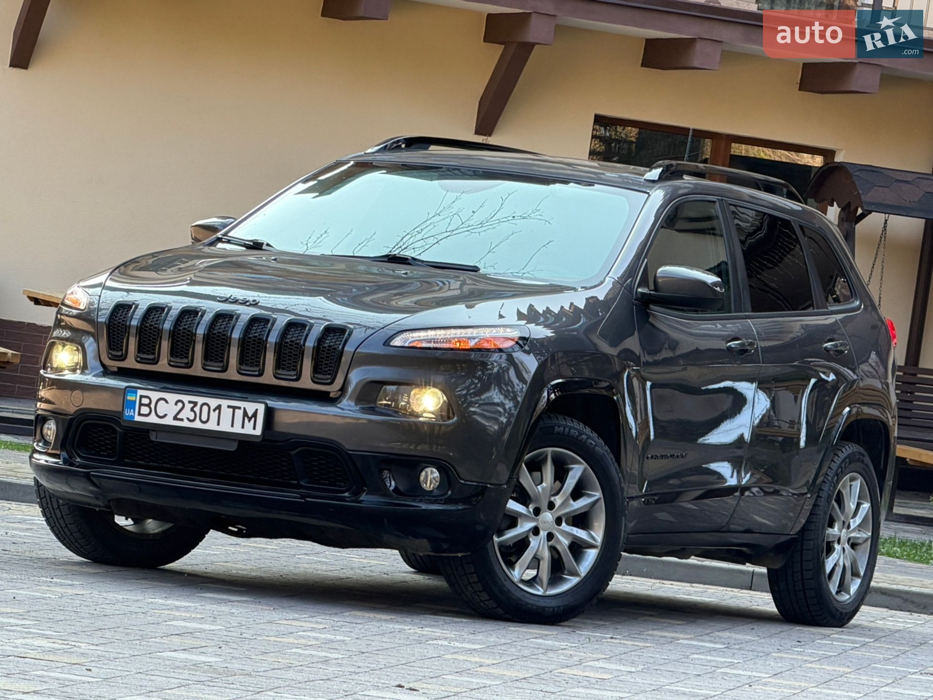 Головне фото звіту автомобіля JEEP CHEROKEE 2017