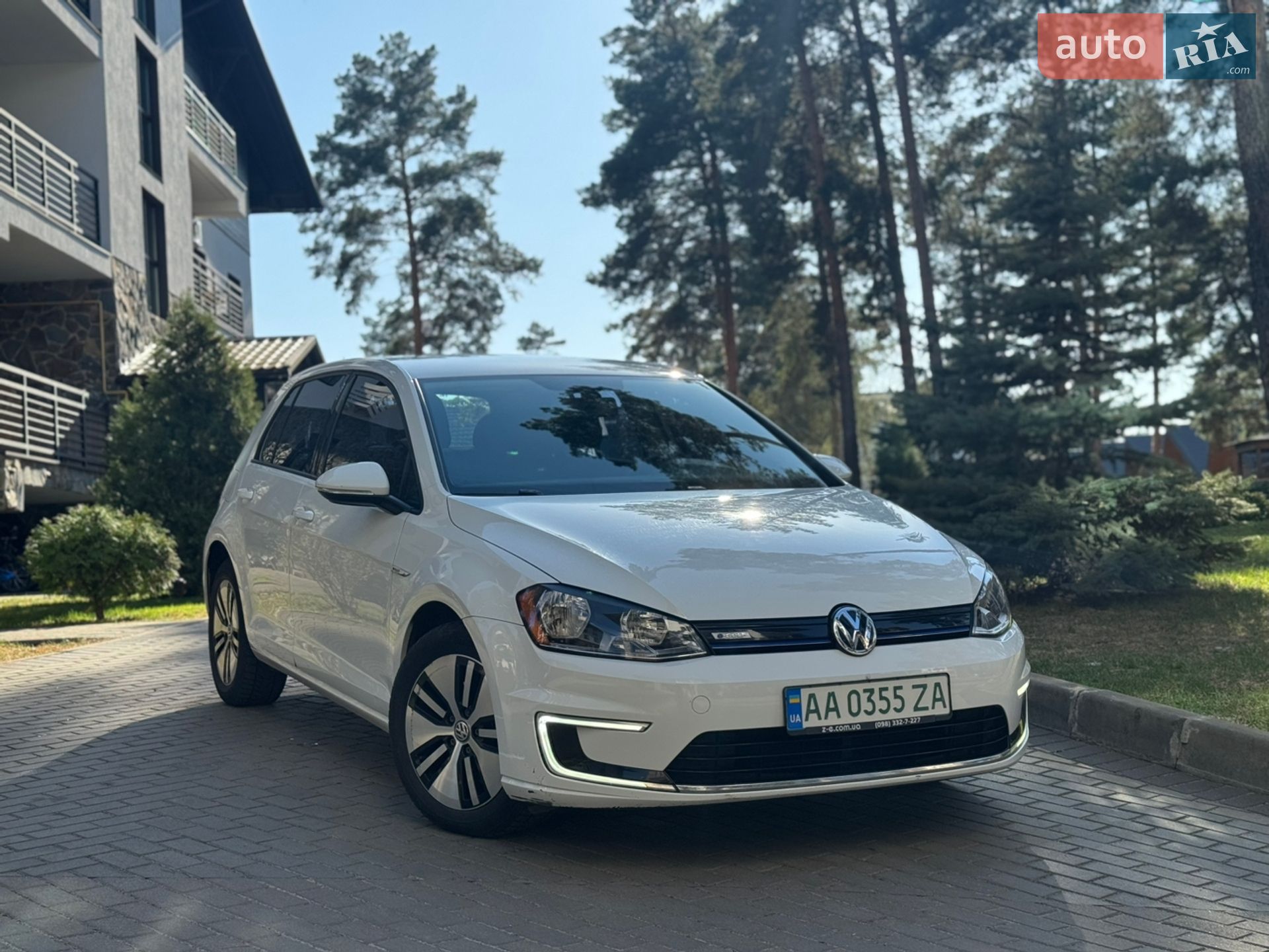 VOLKSWAGEN E-GOLF 2015