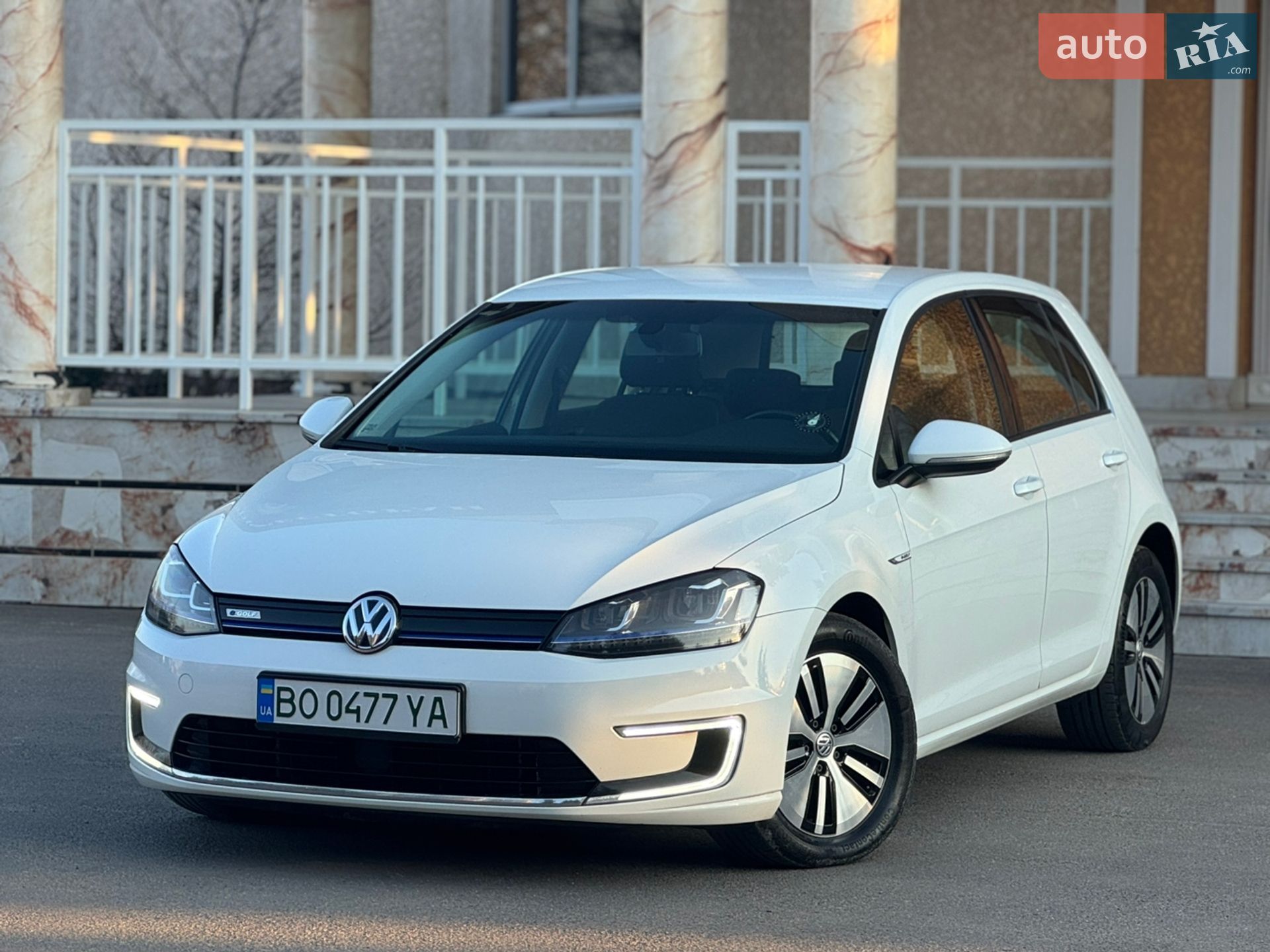 VOLKSWAGEN E-GOLF 2014