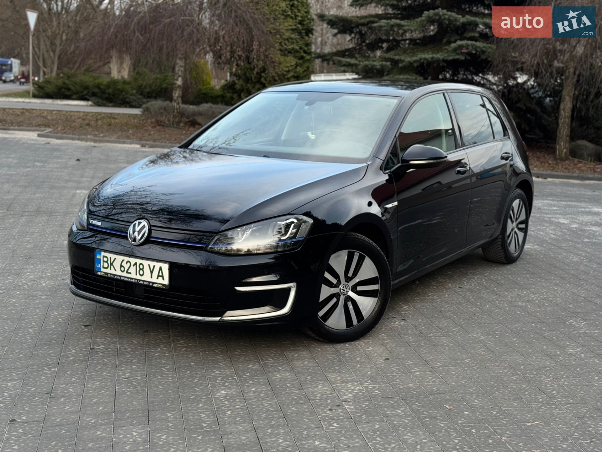 VOLKSWAGEN E-GOLF 2015