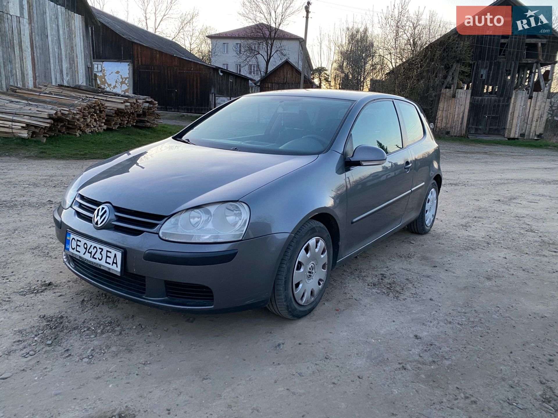 VOLKSWAGEN GOLF 2004