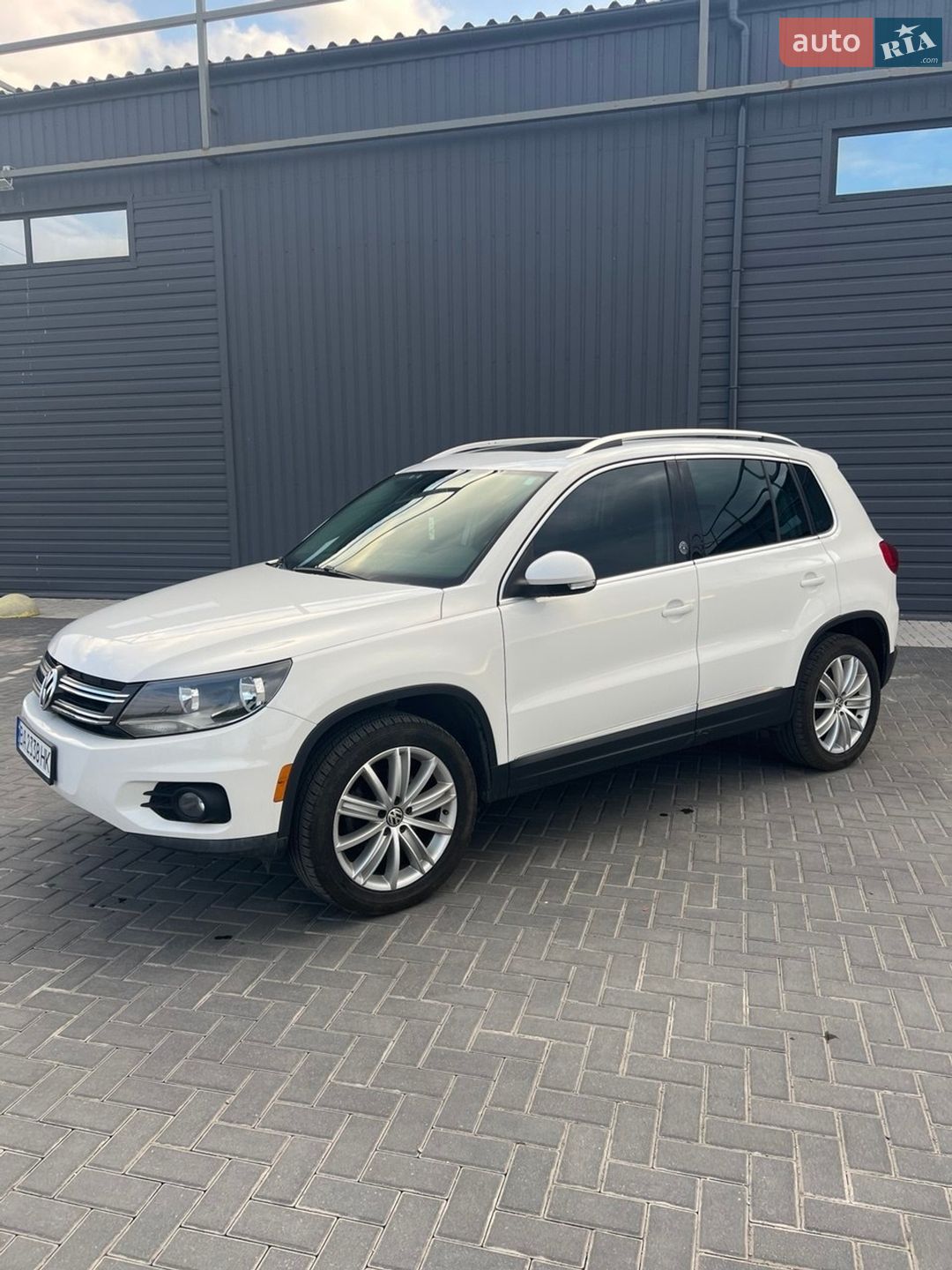 VOLKSWAGEN TIGUAN 2011