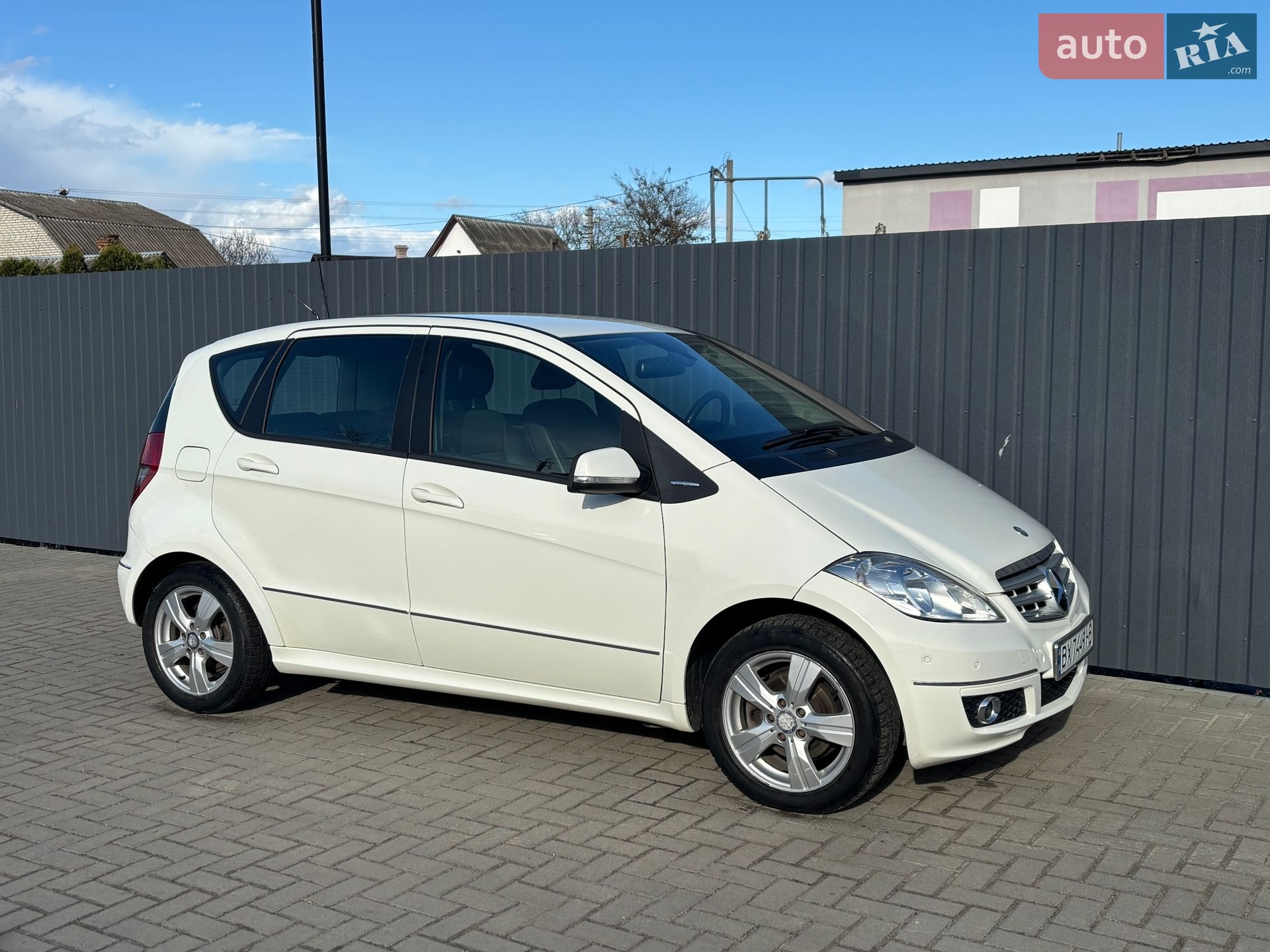 MERCEDES-BENZ A 180 2011