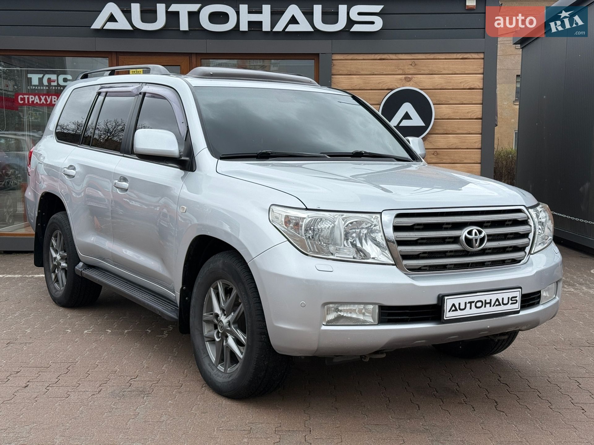 TOYOTA LAND CRUISER 200