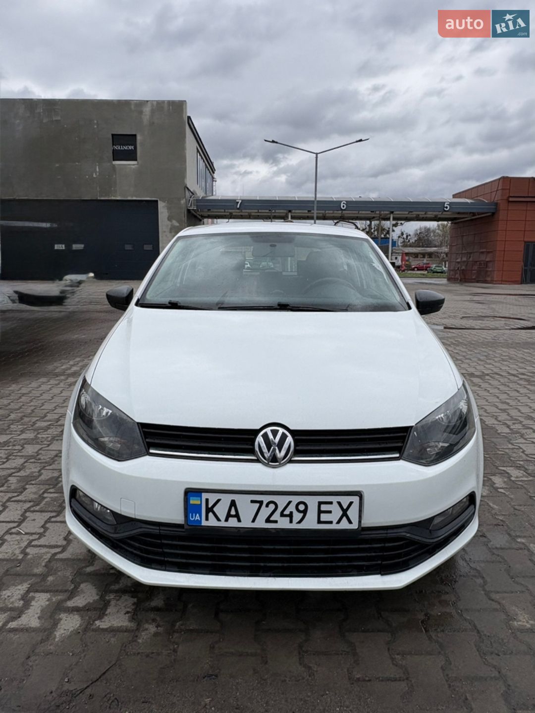 VOLKSWAGEN POLO 2016