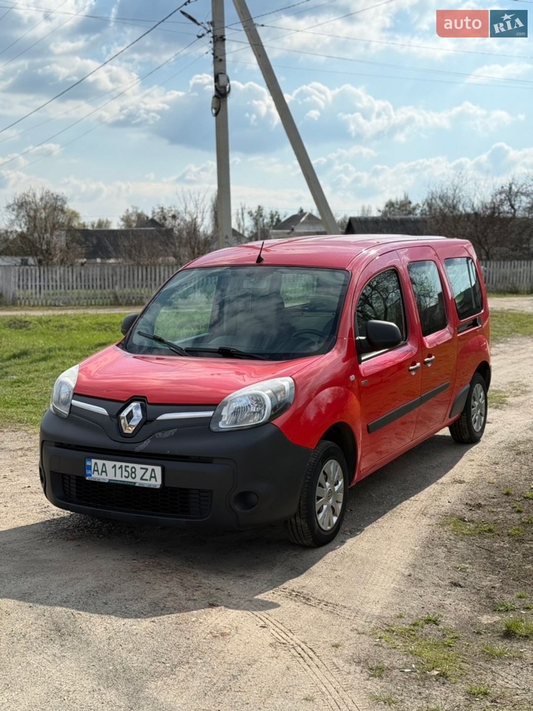 Головне фото звіту автомобіля RENAULT KANGOO 2017