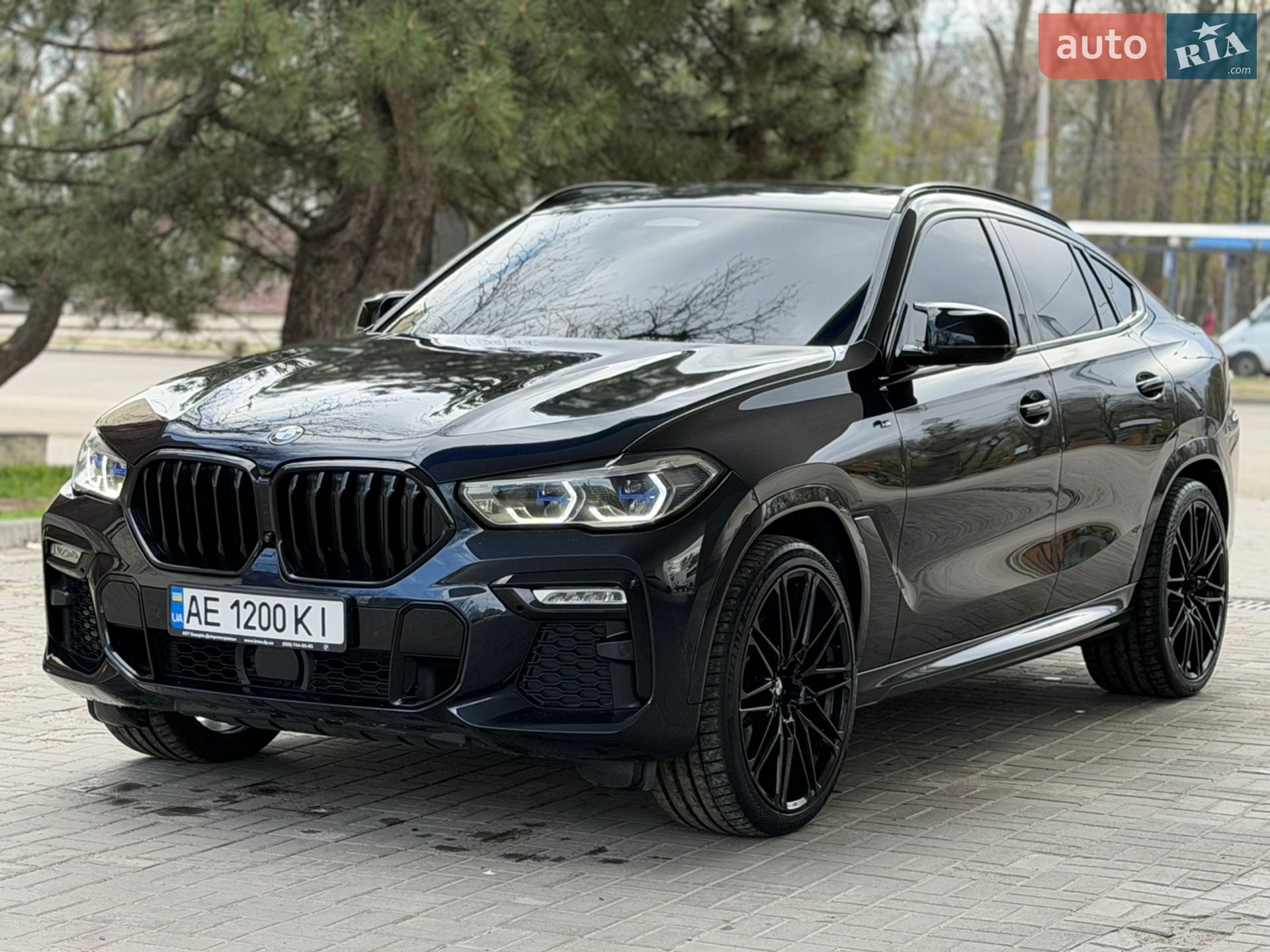 Головне фото звіту автомобіля BMW X6 2021
