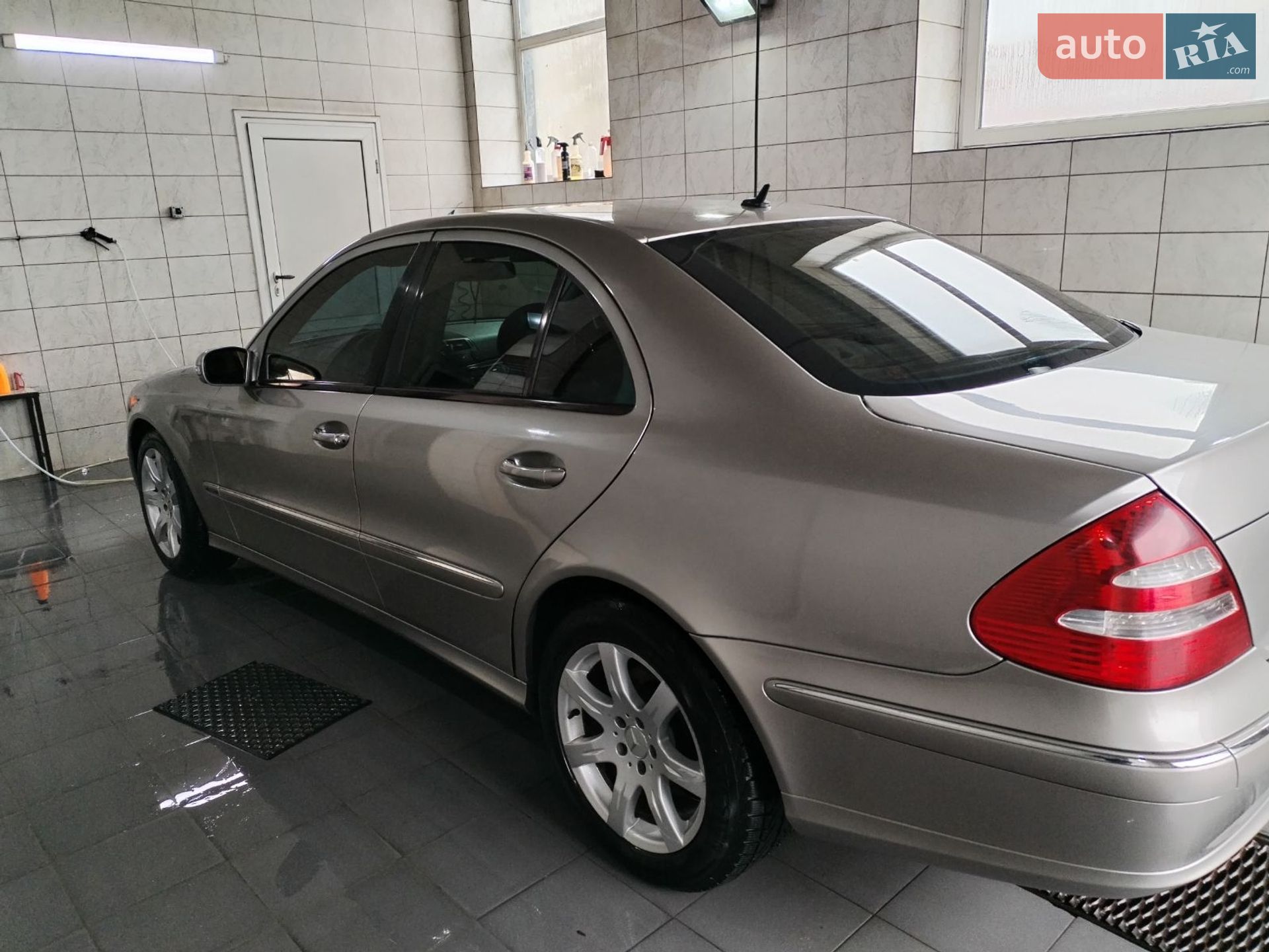 Головне фото звіту автомобіля MERCEDES-BENZ E280 CDI 2005