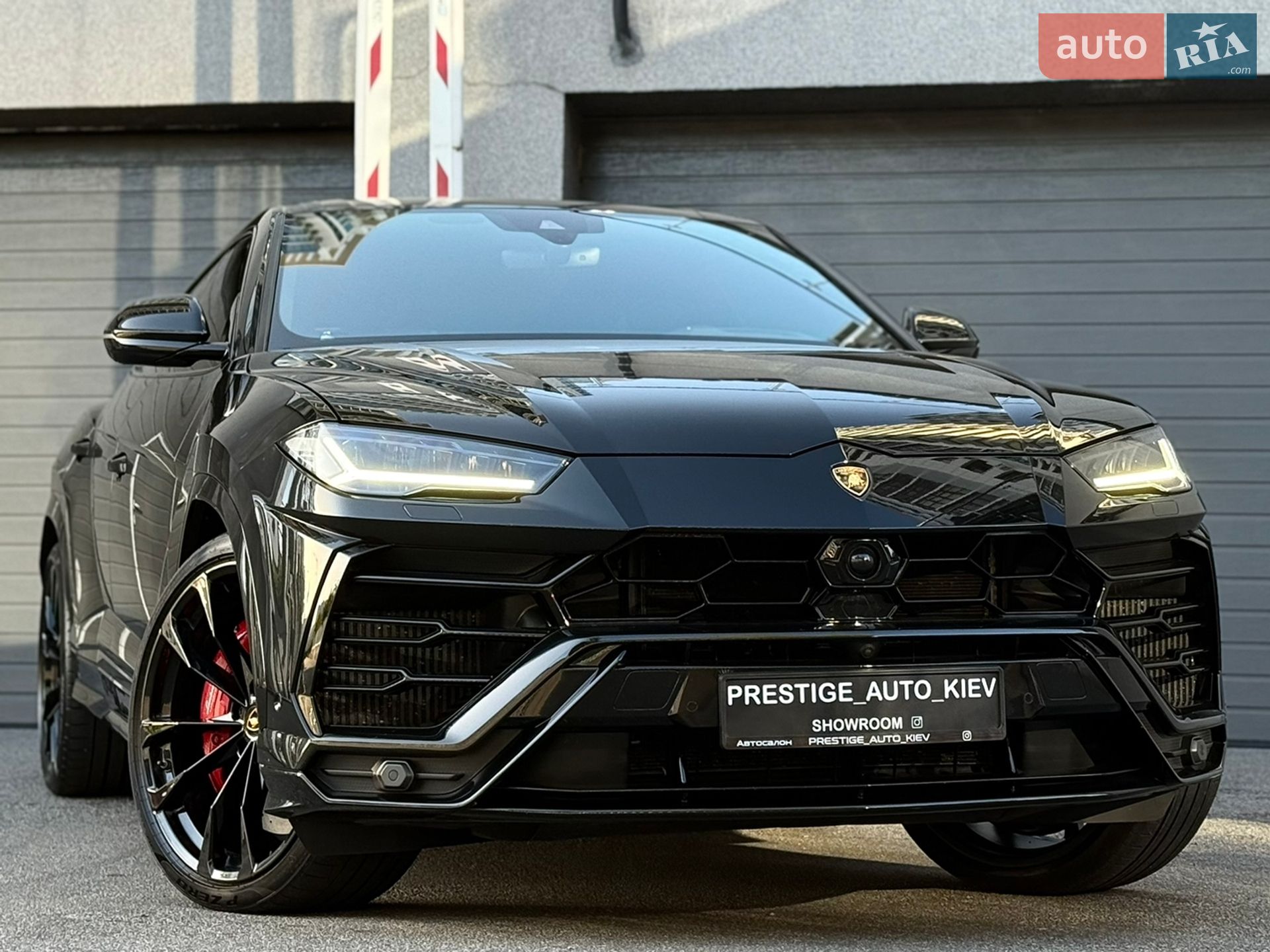 LAMBORGHINI URUS SUV 2020
