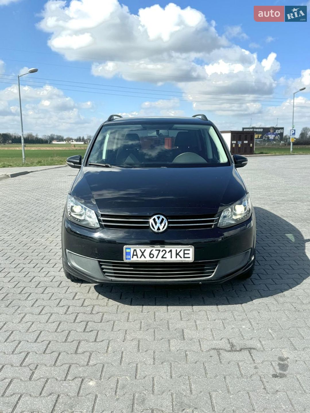 VOLKSWAGEN TOURAN 2011