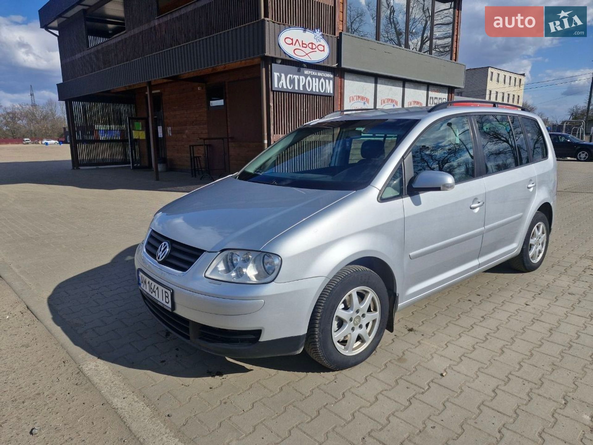 VOLKSWAGEN TOURAN 2004