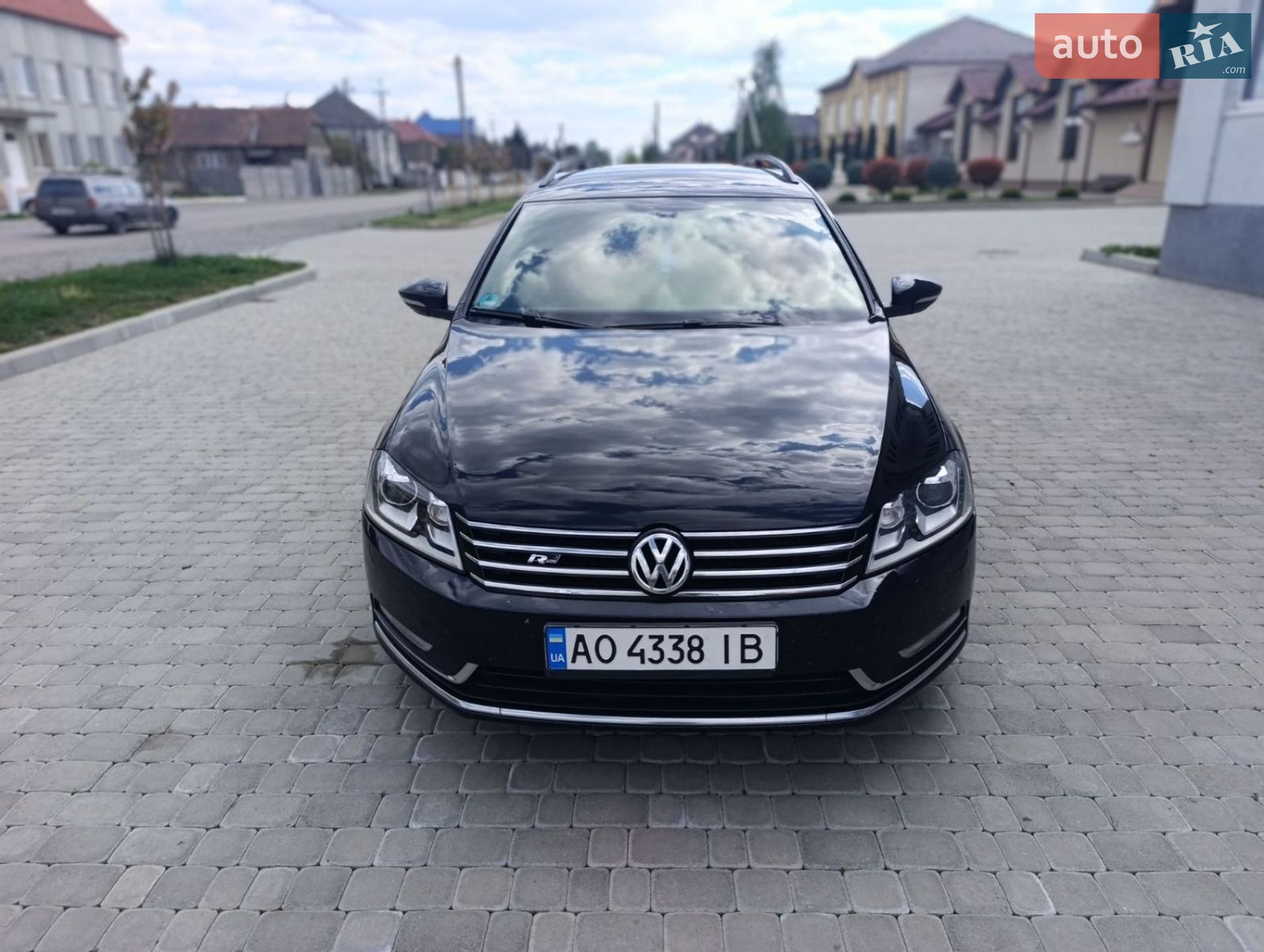 VOLKSWAGEN PASSAT 2011