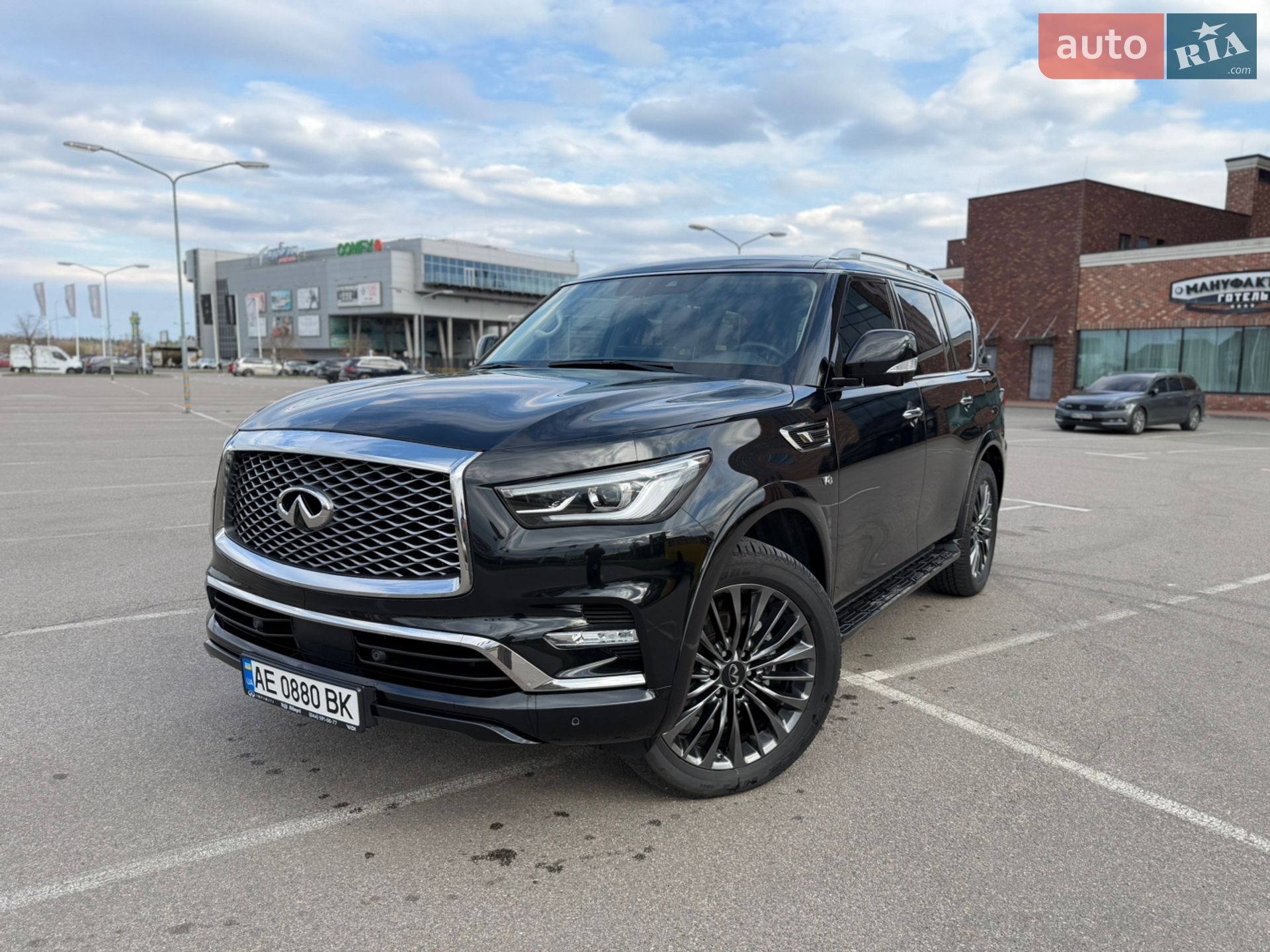 INFINITI QX80 2023