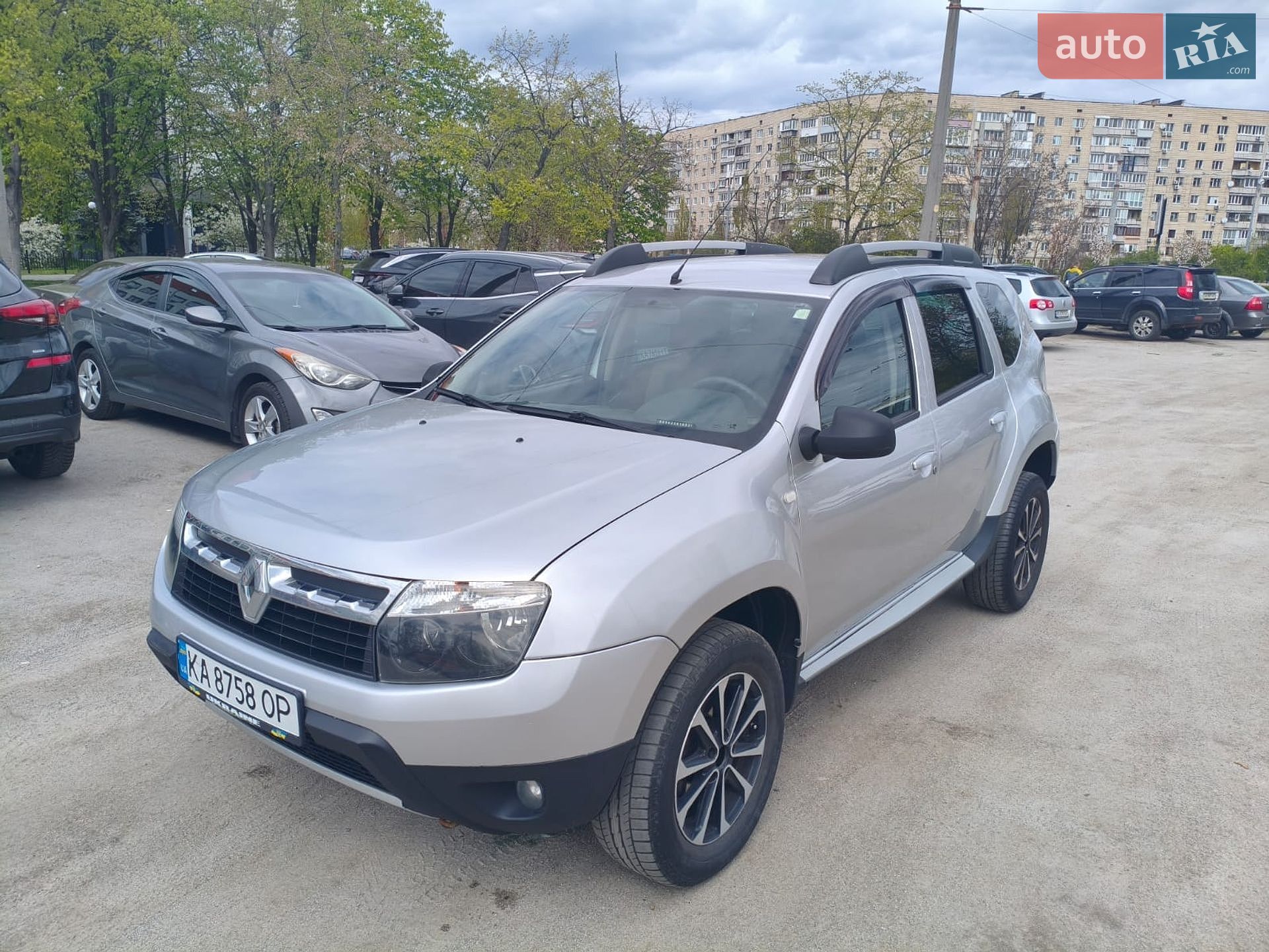 Головне фото звіту автомобіля RENAULT DUSTER 2013