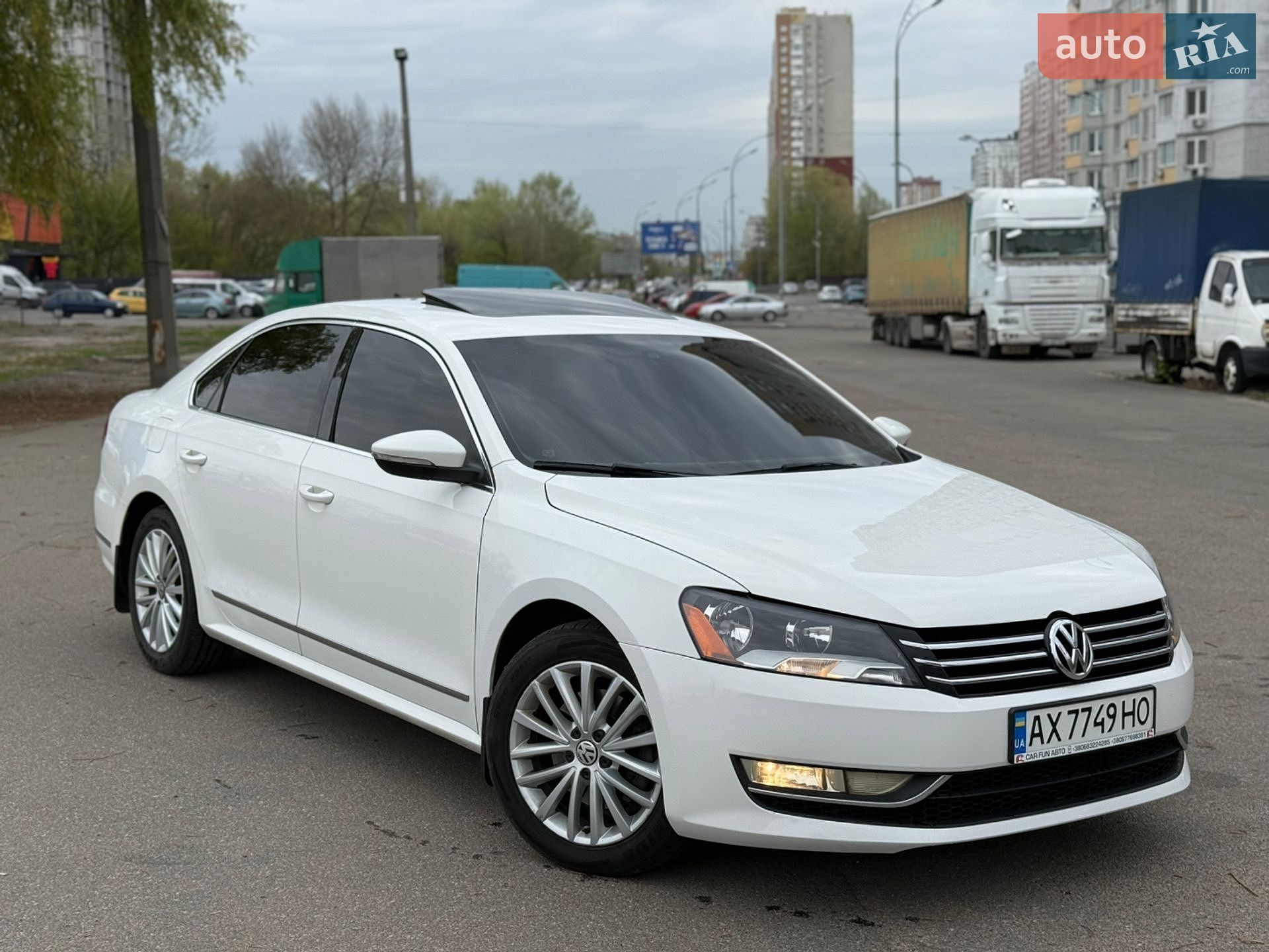 VOLKSWAGEN PASSAT 2012