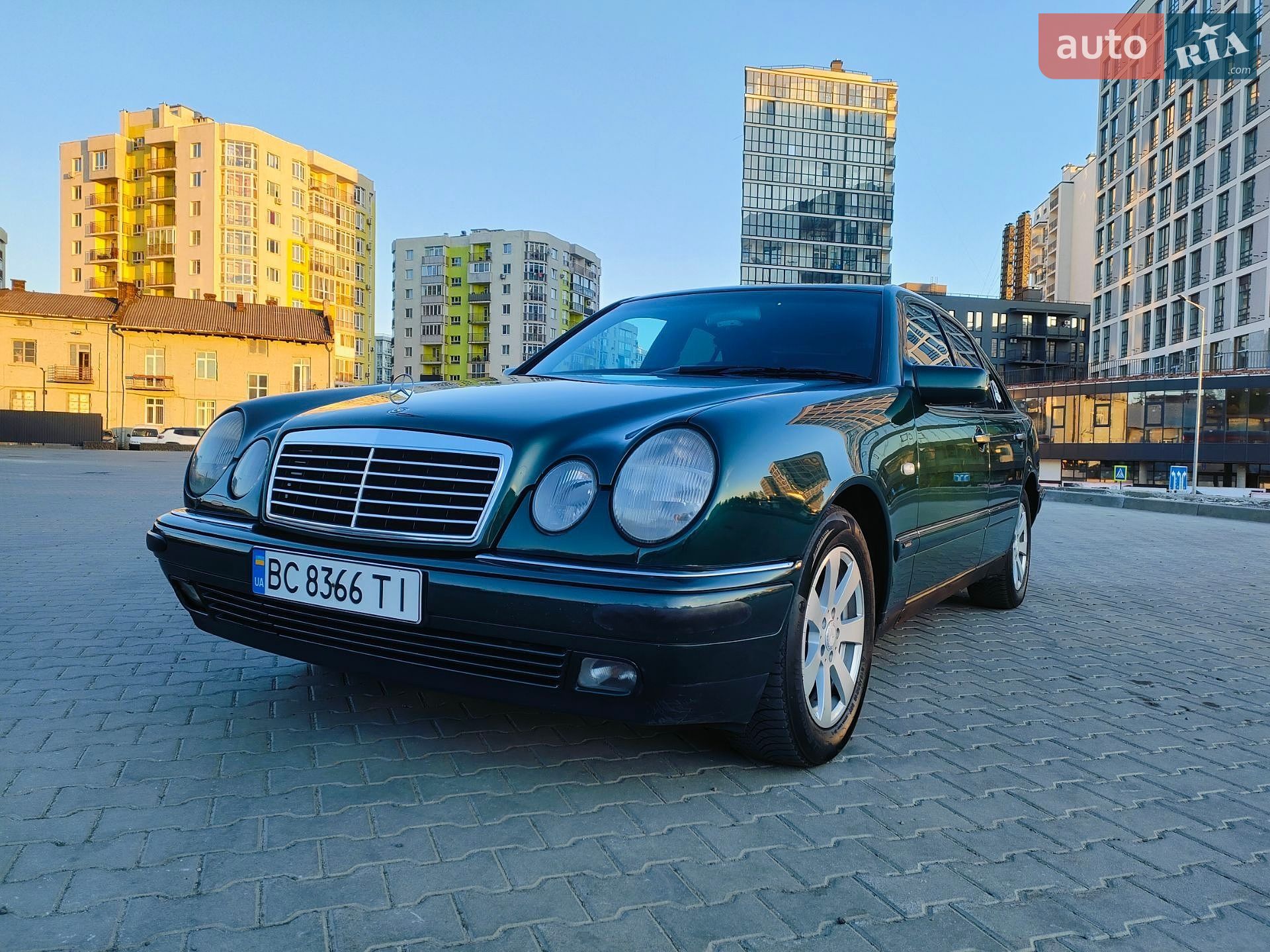 Головне фото звіту автомобіля MERCEDES-BENZ E 200 1997