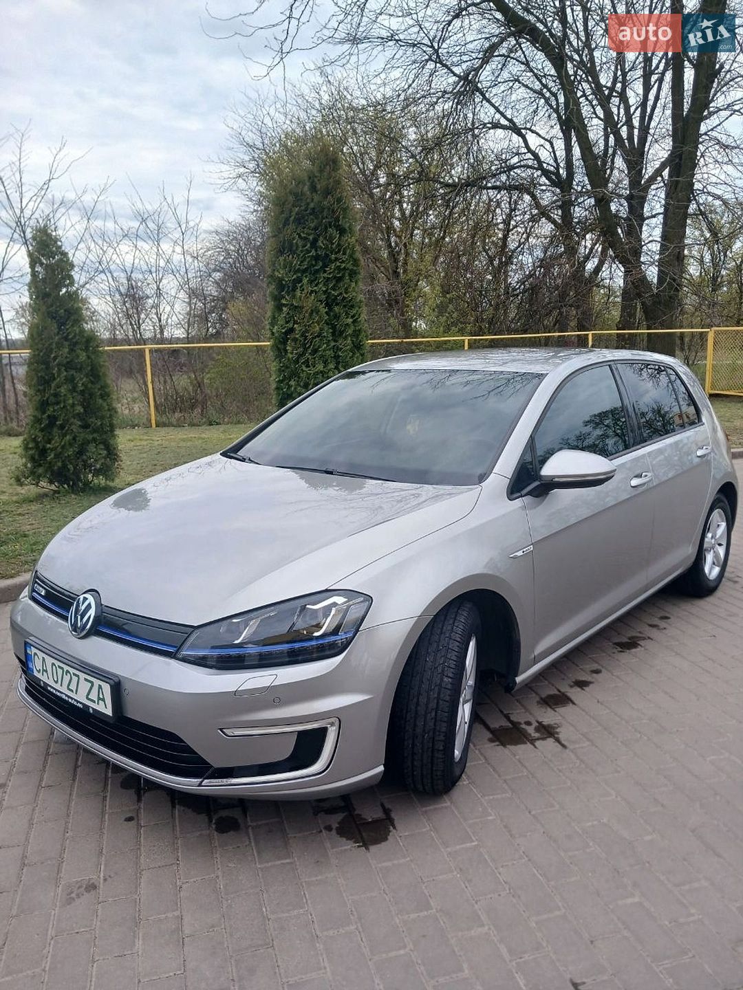 VOLKSWAGEN E-GOLF 2016