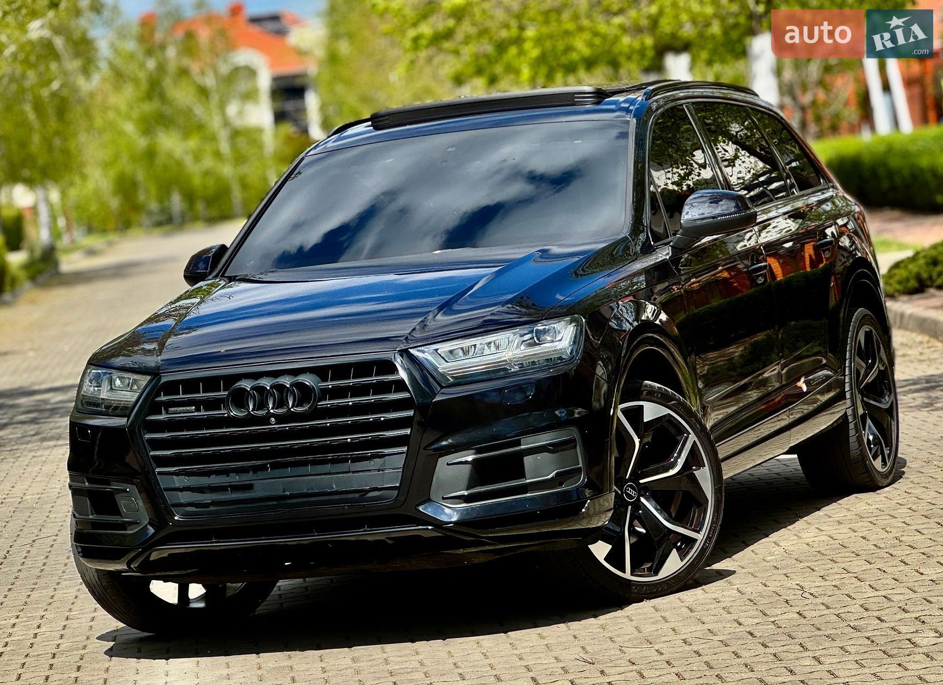 Головне фото звіту автомобіля AUDI Q7 2016