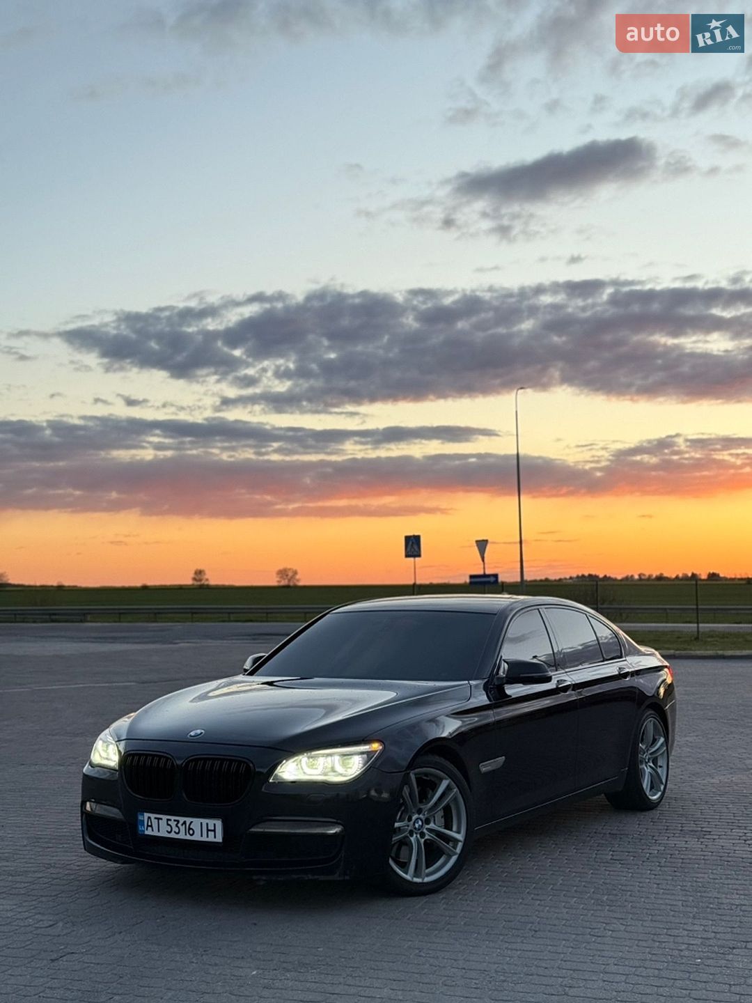 Головне фото звіту автомобіля BMW 750I 2012
