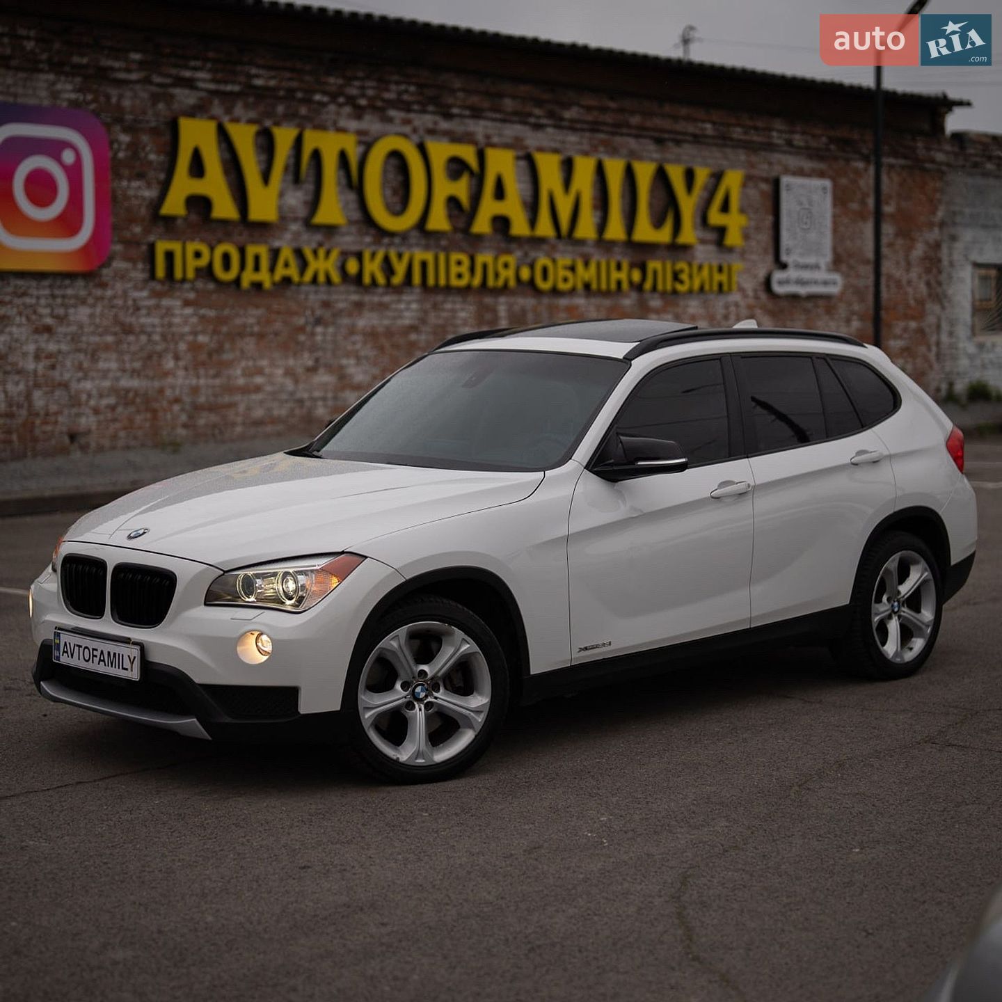 Головне фото звіту автомобіля BMW X1 2012