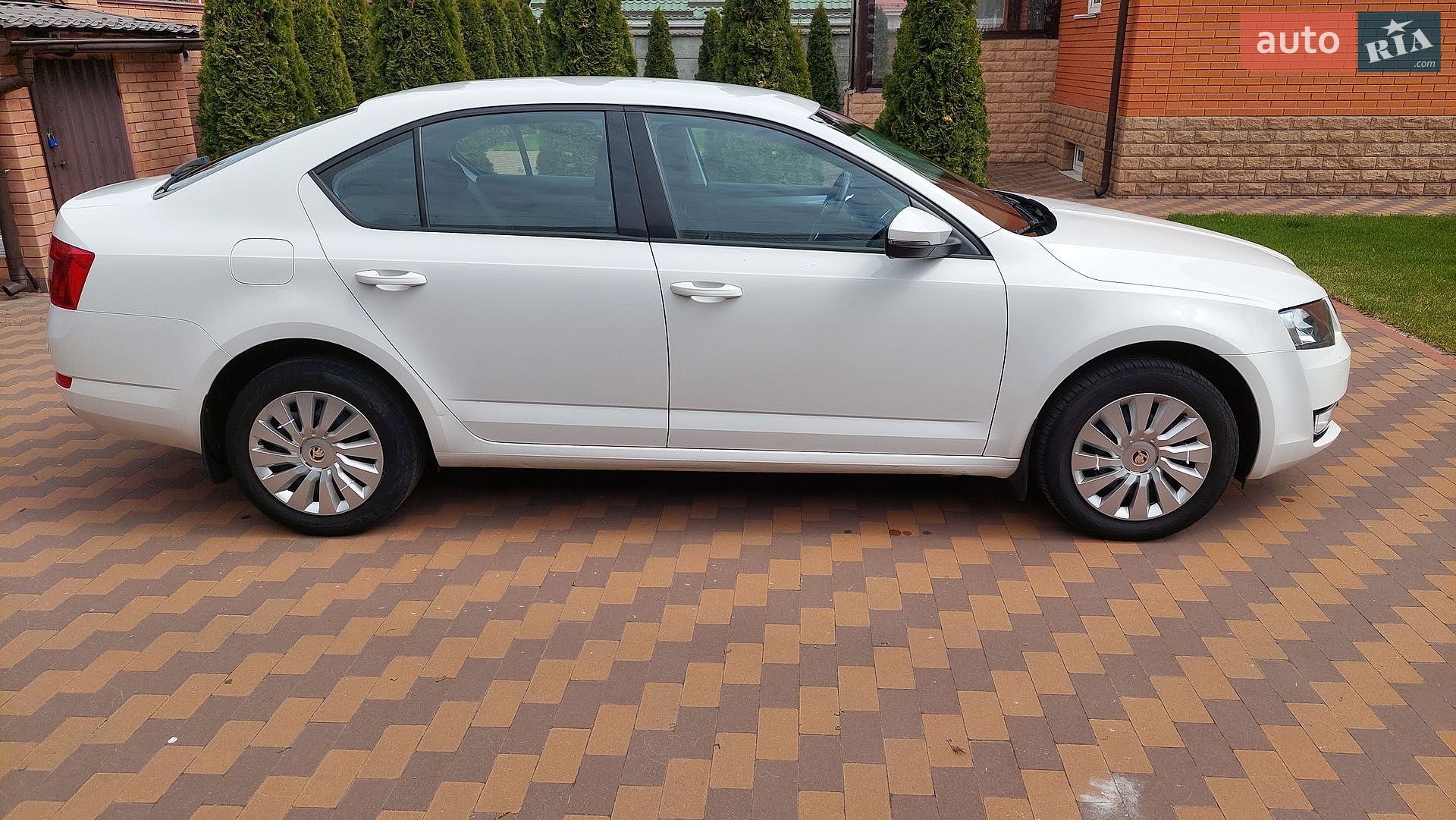 Головне фото звіту автомобіля SKODA OCTAVIA 2016