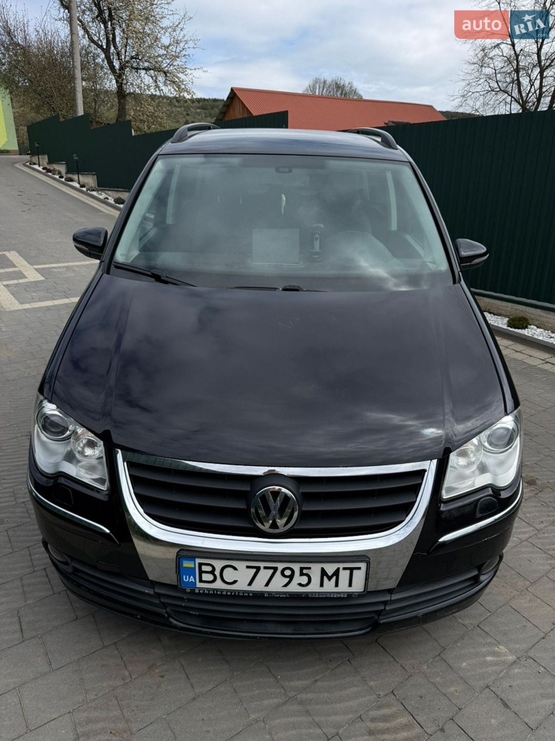 VOLKSWAGEN TOURAN 2010